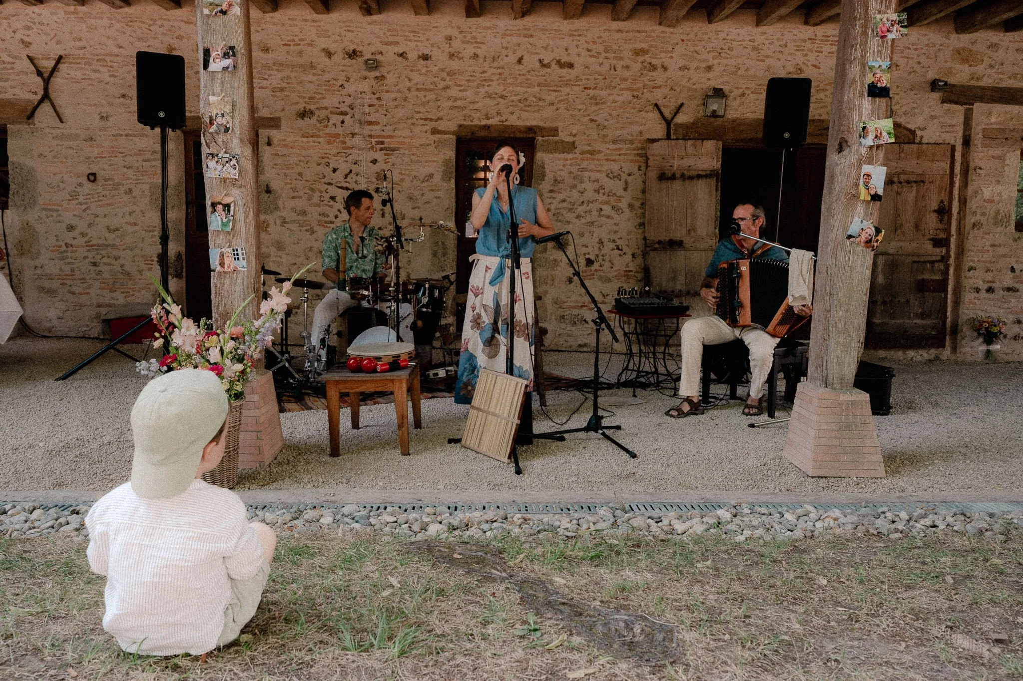photographe-mariage-arjuzanx-groupe-musique-live-cocktail-grange.jpg