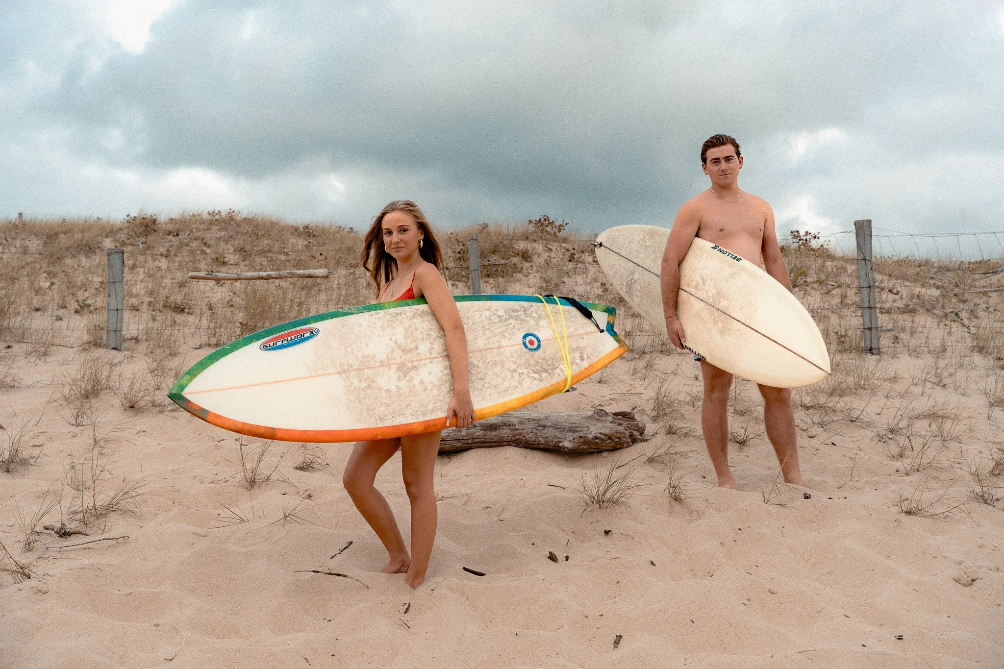 photographe-couple-seignosse-couple-surfeurs-planches-dune.jpg