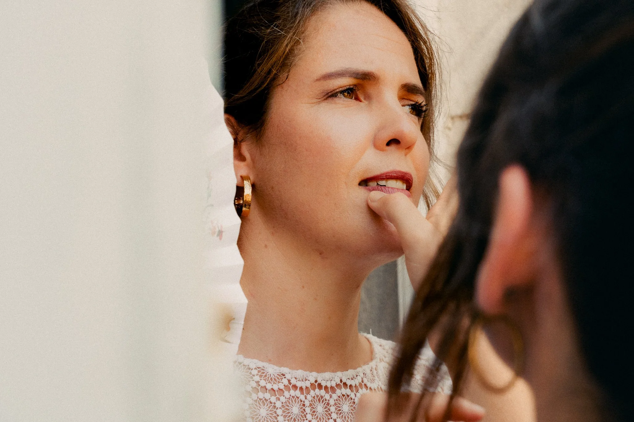 photographe-mariage-soustons-retouche-maquillage-mariee-emue.jpg