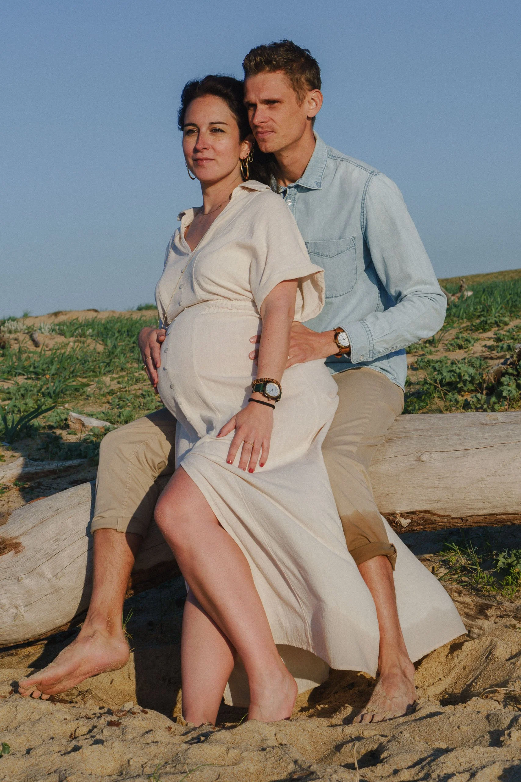 photographe-grossesse-tarnos-futurs-parents-assis-bois-flotte.jpg
