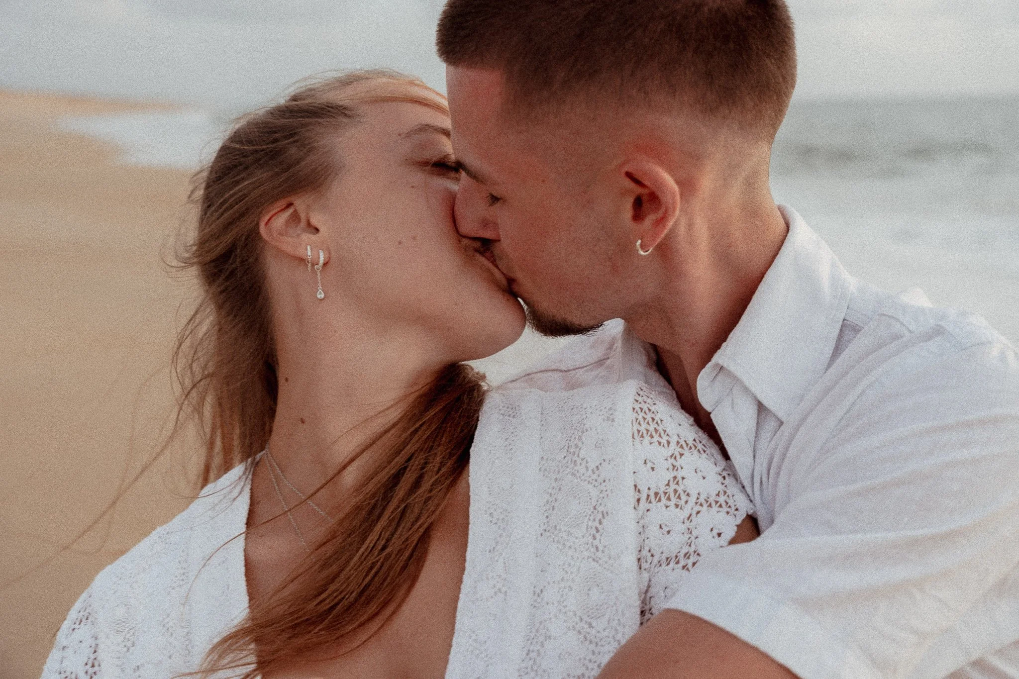 photographe-couple-capbreton-baiser-couple-gros-plan.jpg