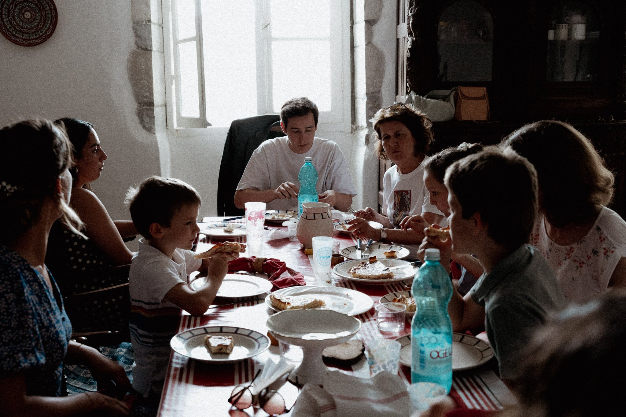 photographe-mariage-hossegor-repas-famille-matin-mariage.jpg
