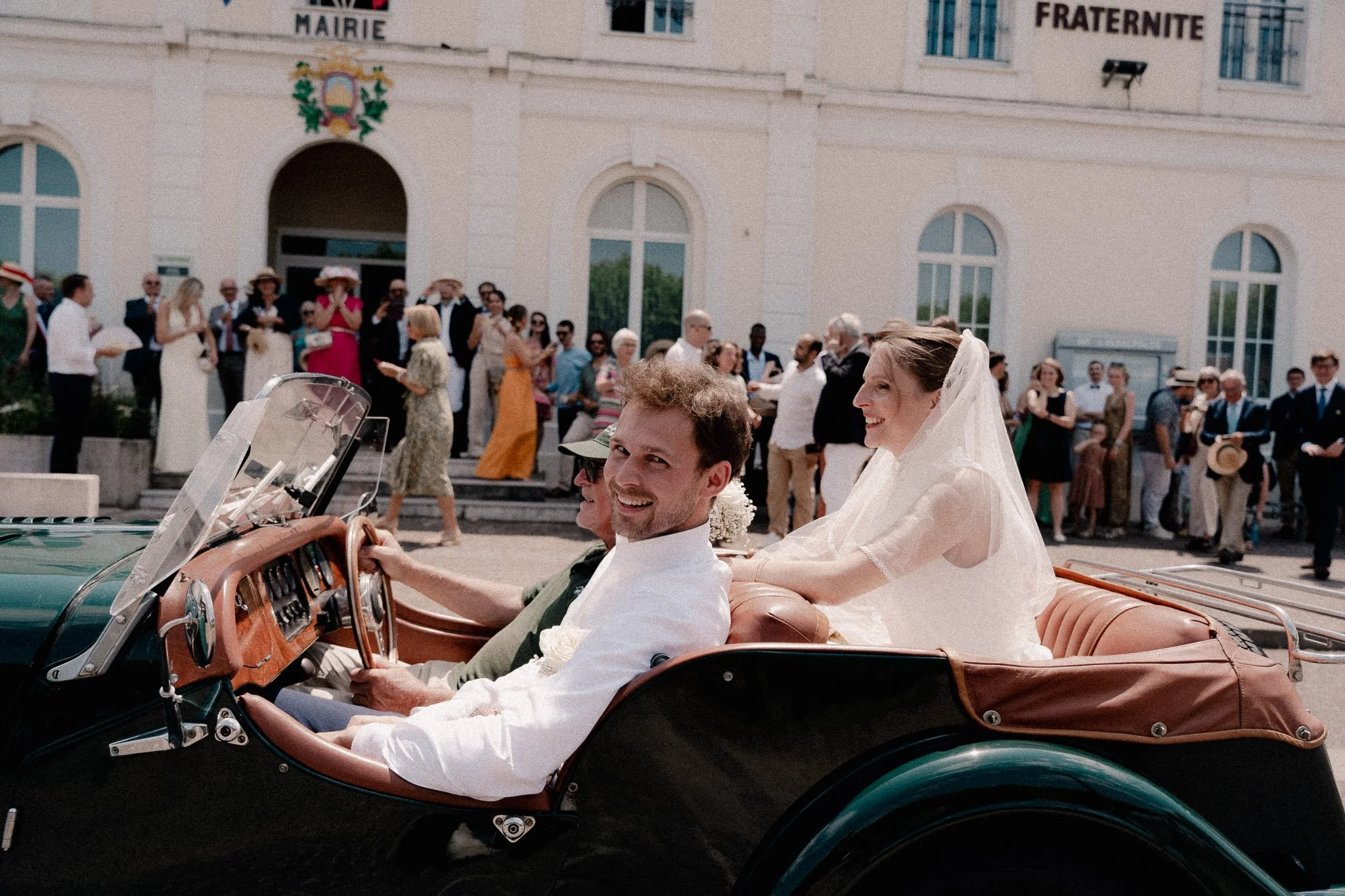 photographe-mariage-soustons-maries-voiture-collection-cabriolet.jpg