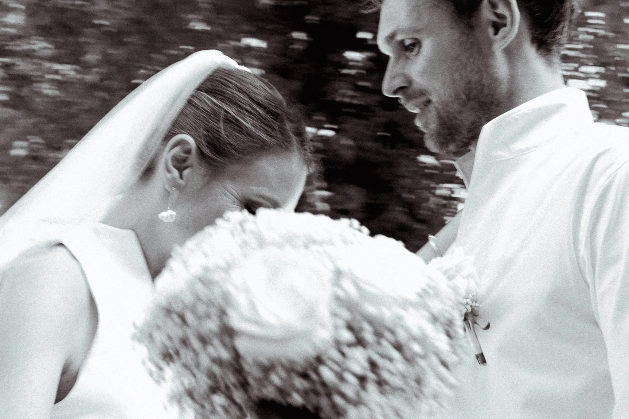 photographe-mariage-moliets-mariee-bouquet-gypsophile-noir-et-blanc.jpg