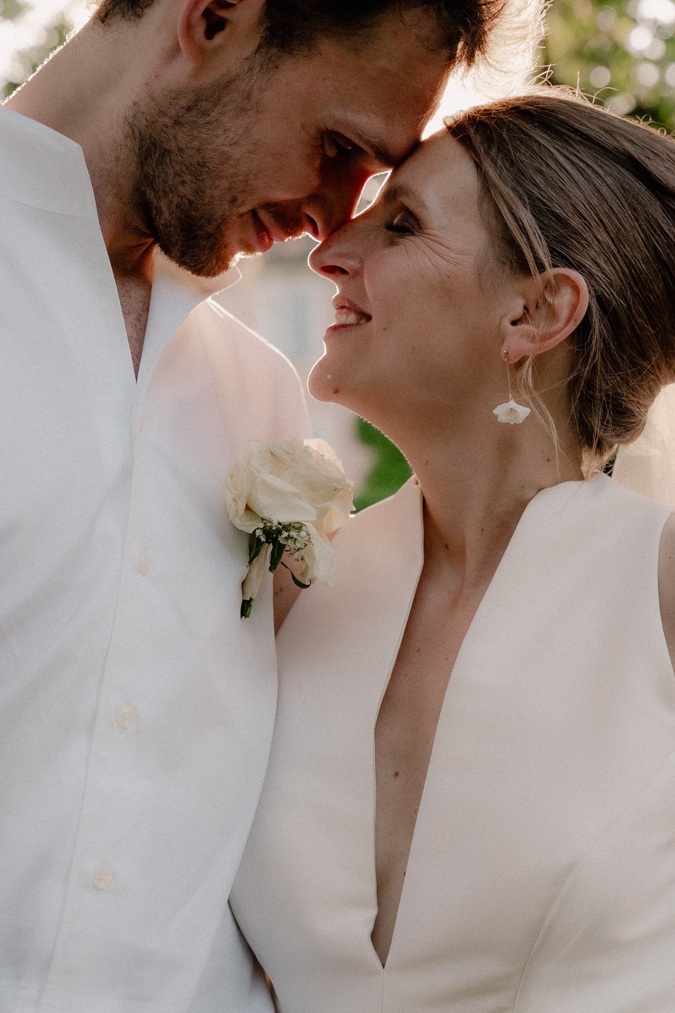 photographe-mariage-soustons-maries-tendresse-portrait-rapproche.jpg