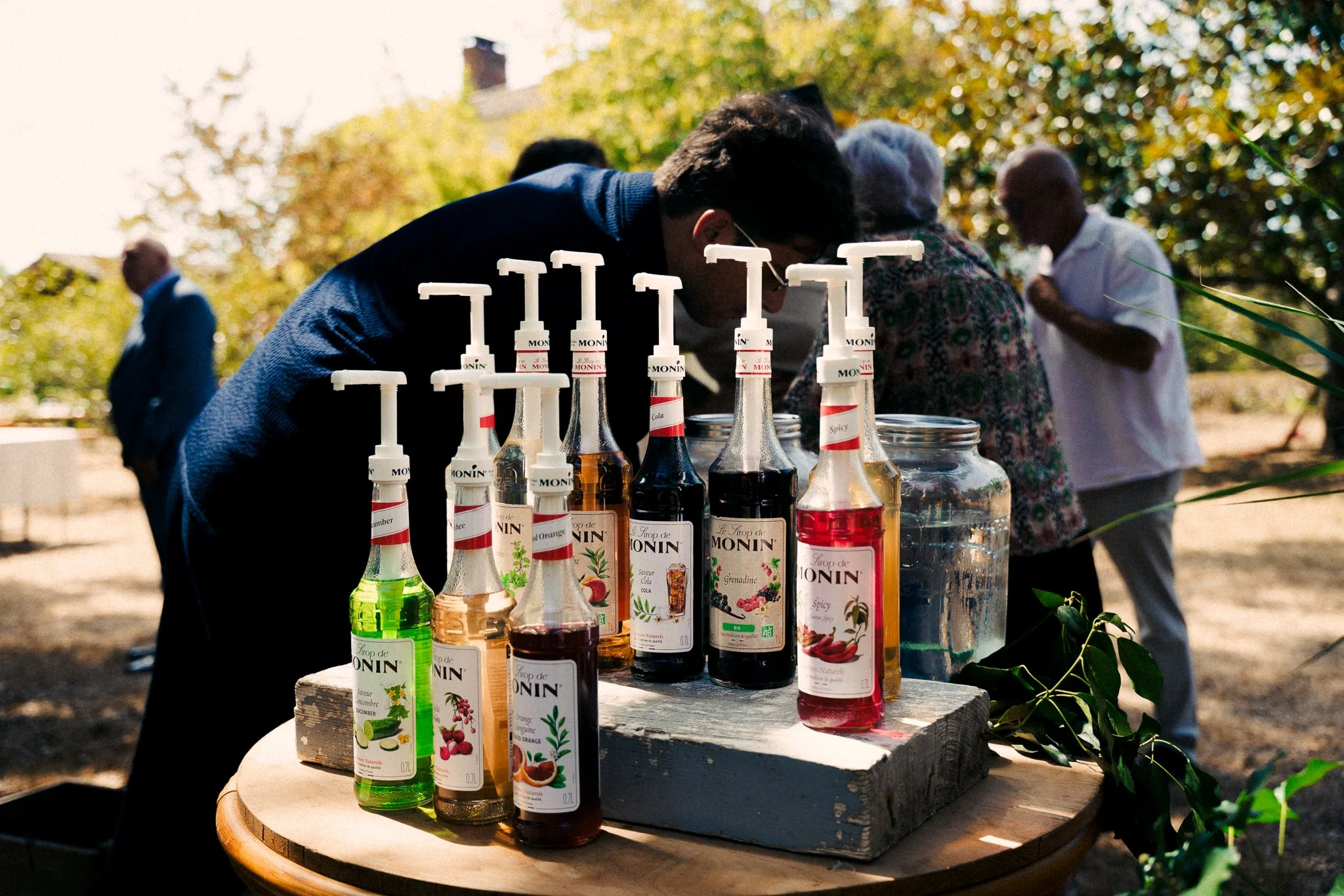 photographe-mariage-messanges-bar-a-sirops-vin-honneur.jpg