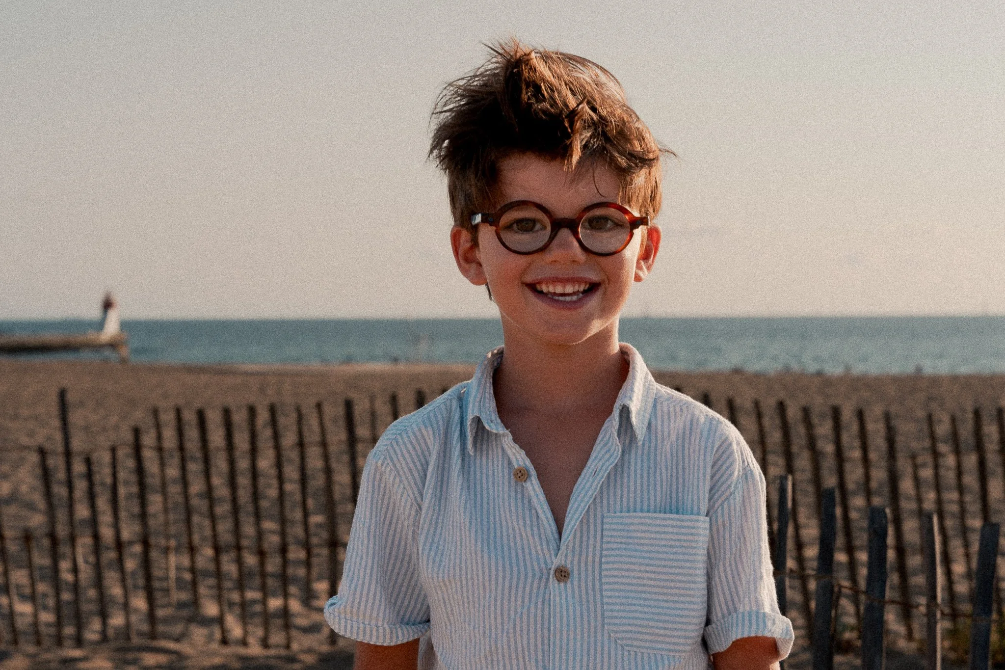 seance-photo-famille-capbreton-portrait-garcon-plage.jpg