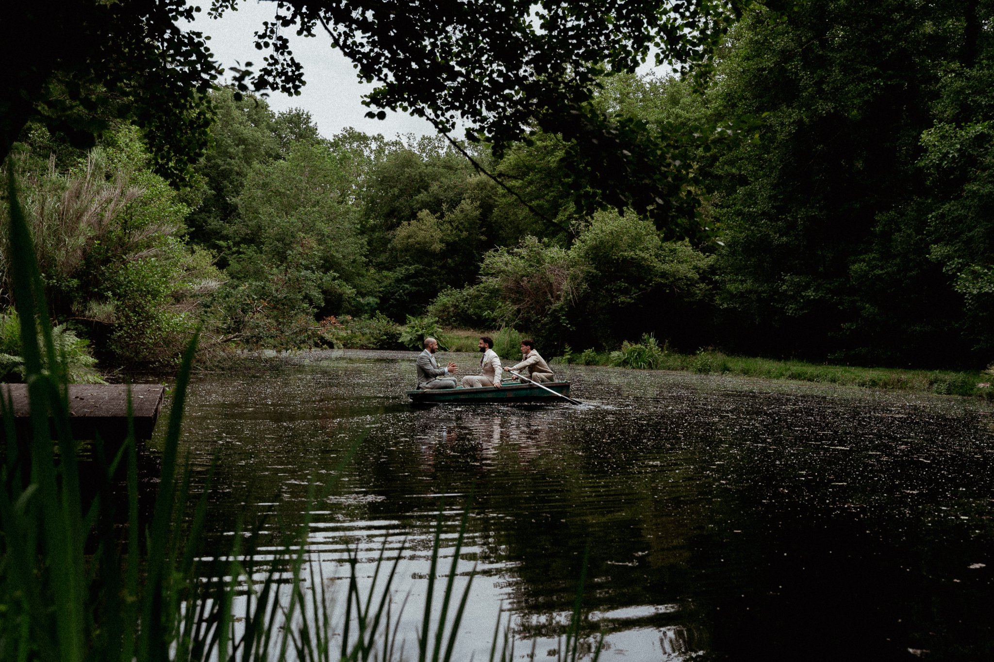 photographe-mariage-messanges-barque-etang-arrivee-ceremonie.jpg