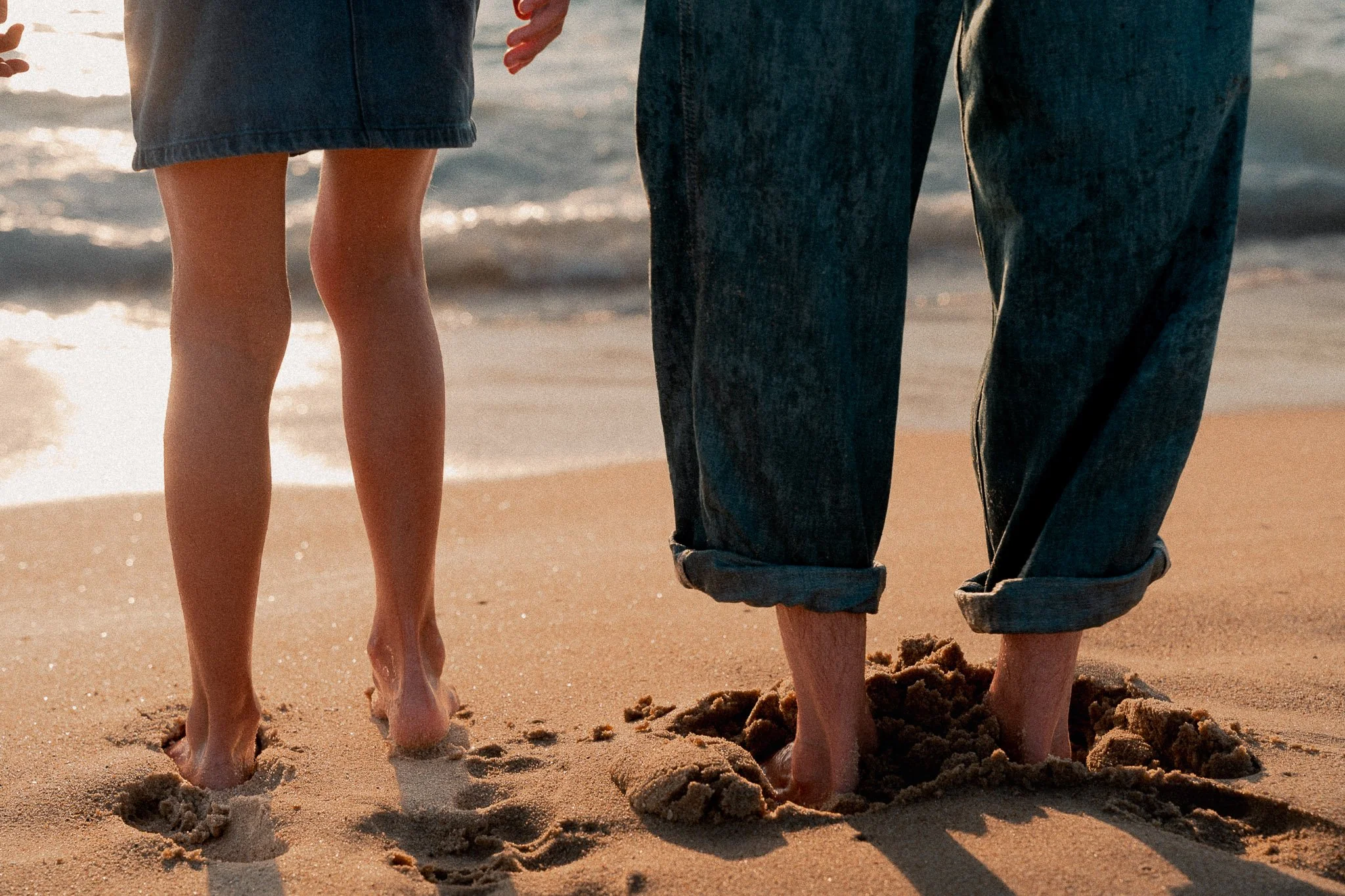 photographe-famille-capbreton-details-pieds-dans-le-sable.jpg