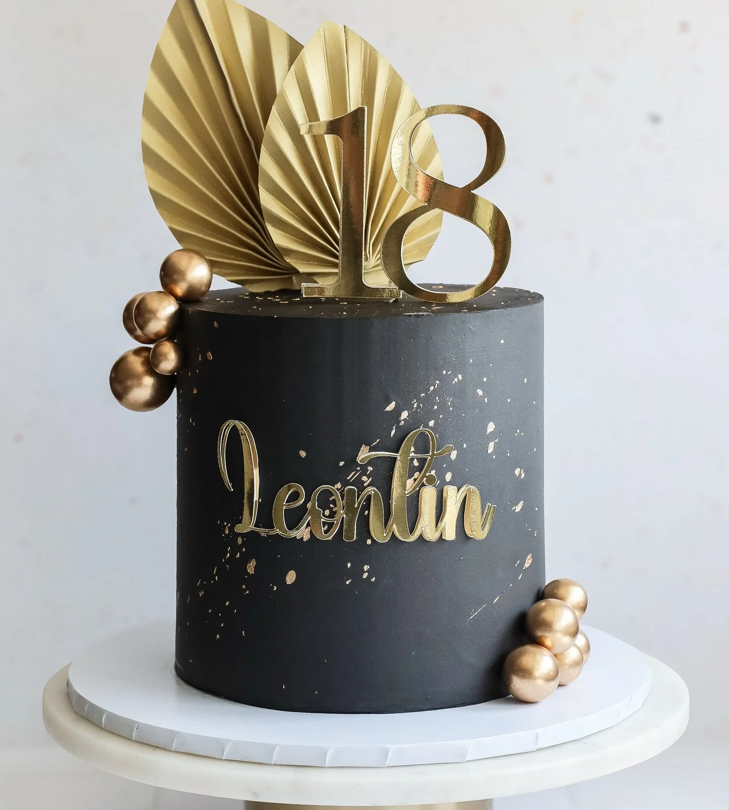 BIRTHDAY CAKE! 🤍

#birthday #birthdaycakes #swiss #swisscakes #saniscakery