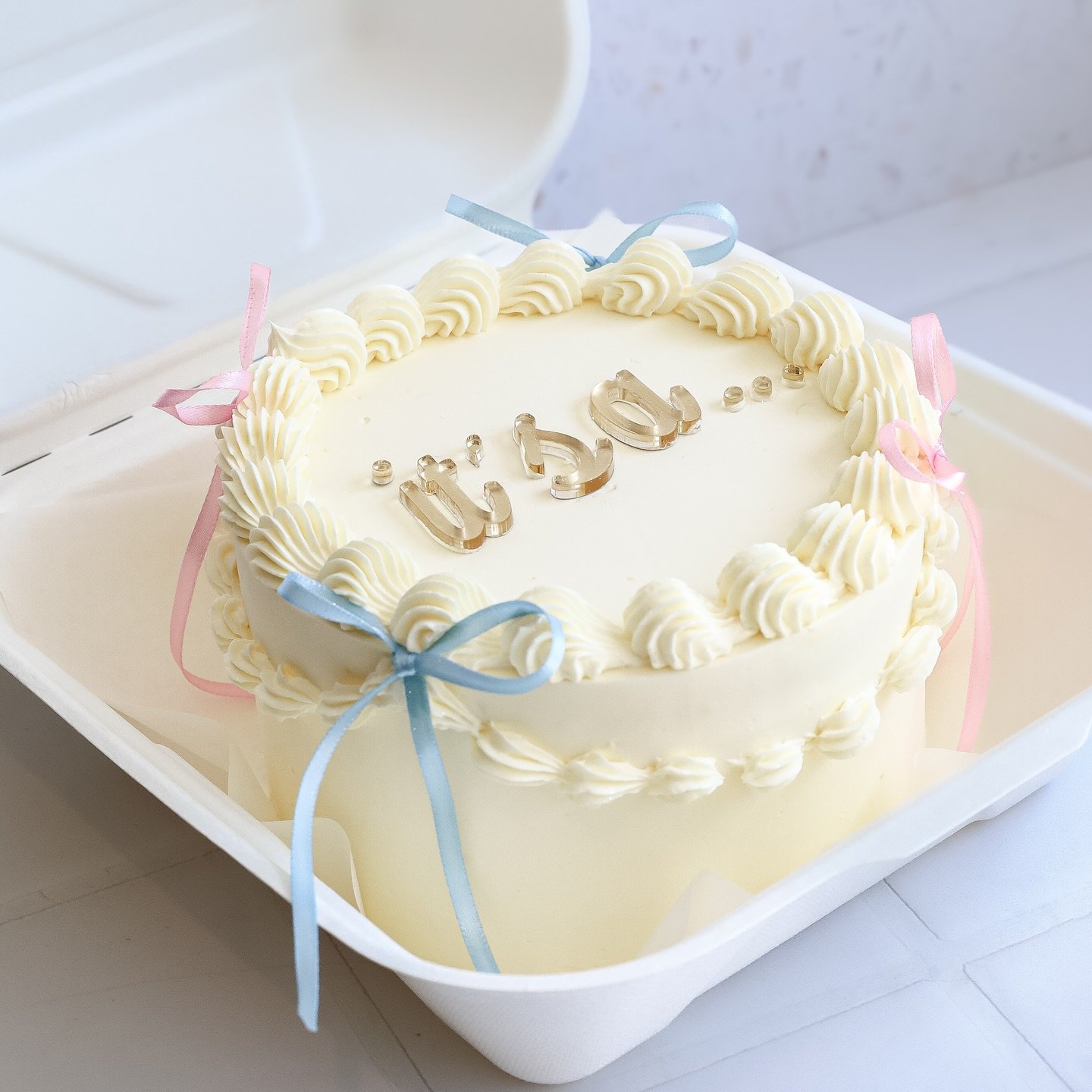 It&lsquo;s a &hellip;.! 🥰

#bentocake #swisscakes