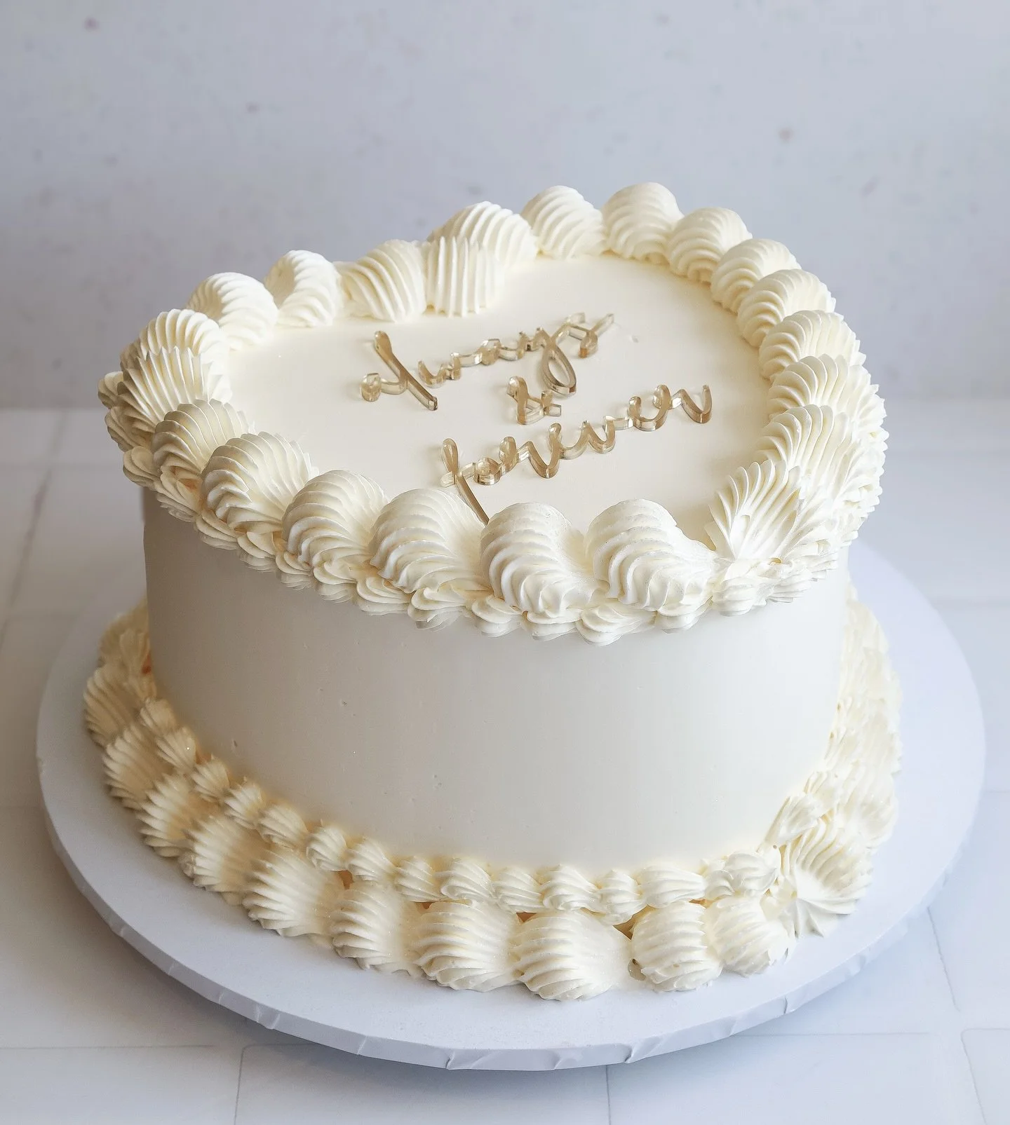 WEDDING CAKE! 🤍

#swisscakes