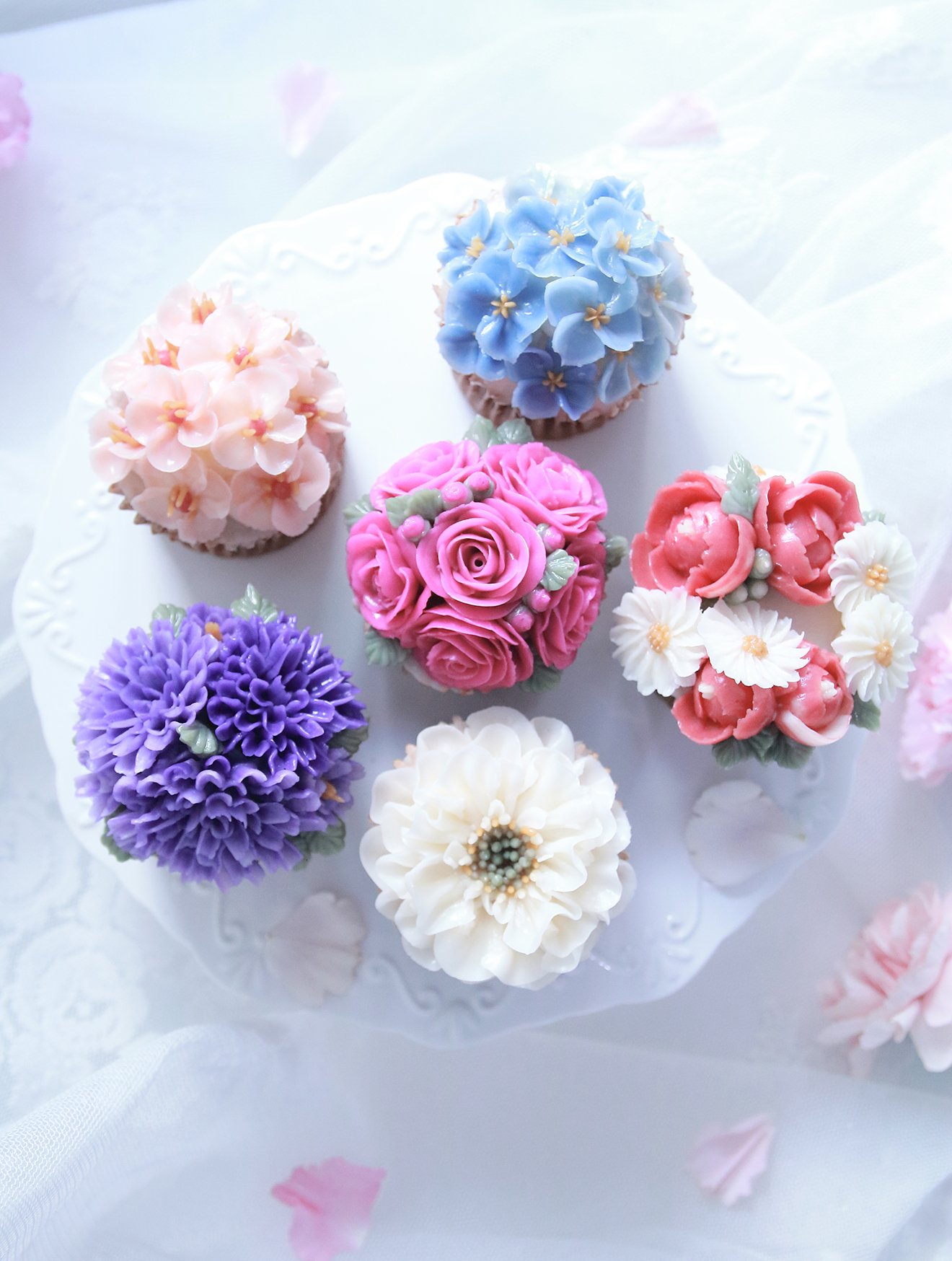 6 Flower Cupcakes