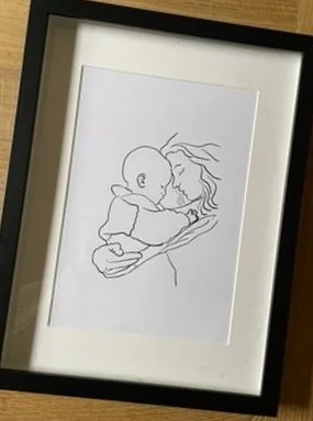 Lijntekening van baby en moeder