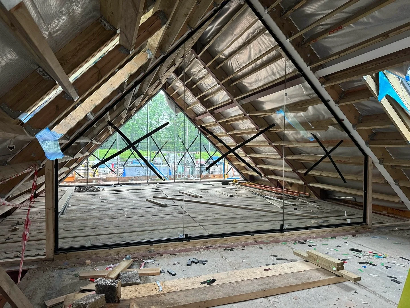 🔹 Where others see limits, we see opportunities.

This bespoke internal glass partition was installed in a tricky attic space &mdash; proving that great design can shine, even in hard-to-reach places.

From compact lofts to expansive commercial buil