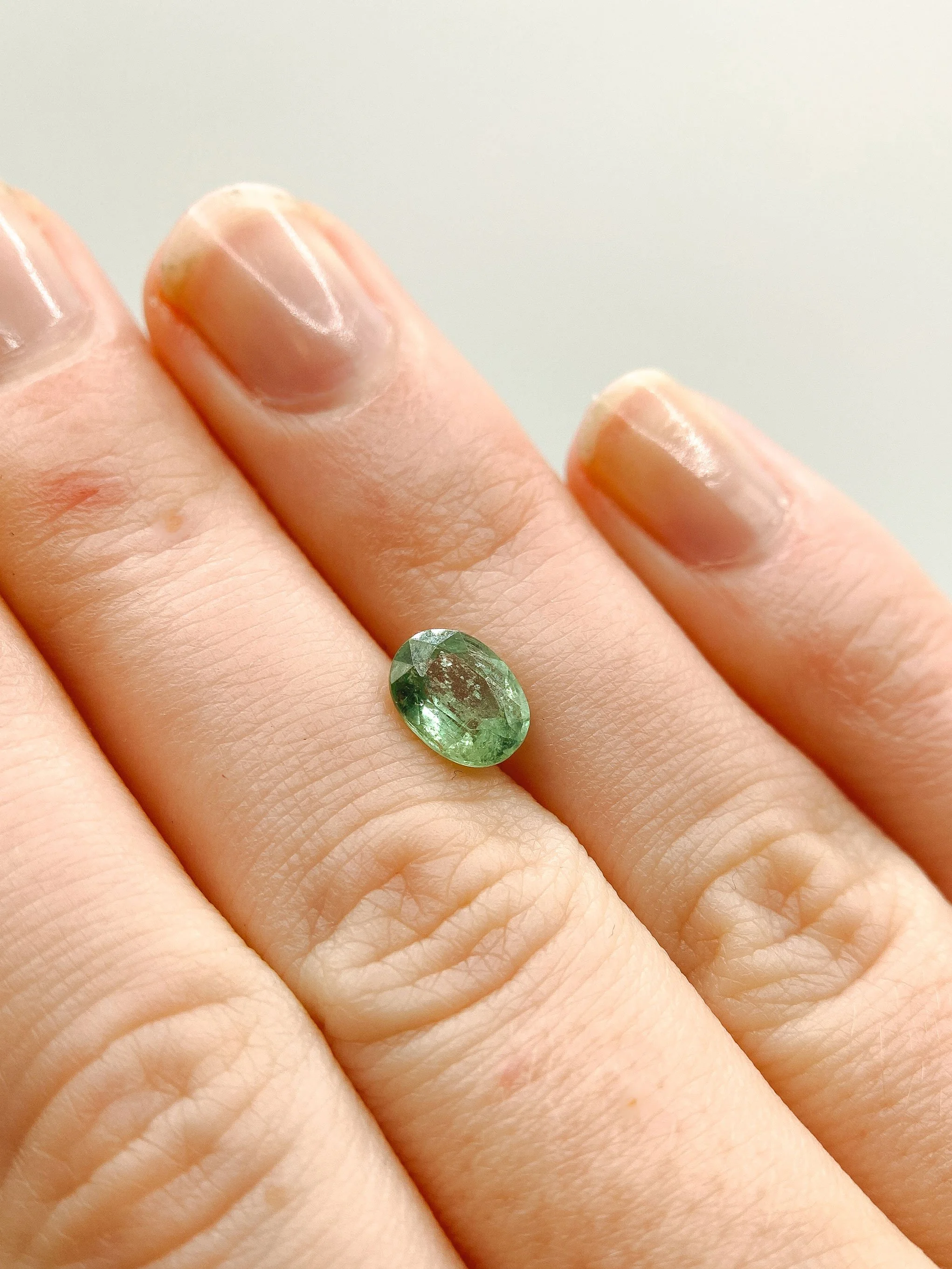 Cyanite vert émeraude - Ovale