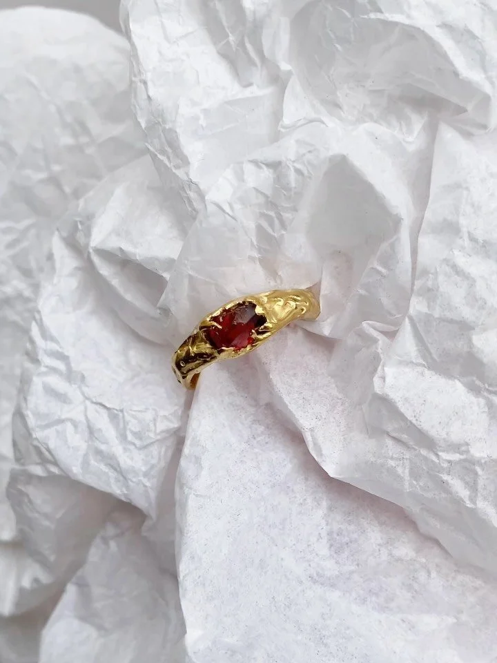 La bague de Sarah 🥹❣️

Inspir&eacute;e par l&rsquo;univers unique du fantasy, voici une cr&eacute;ation enti&egrave;rement sur-mesure✨
Chaque d&eacute;tail a &eacute;t&eacute; pens&eacute; &agrave; partir de nos &eacute;changes et du brief client, r