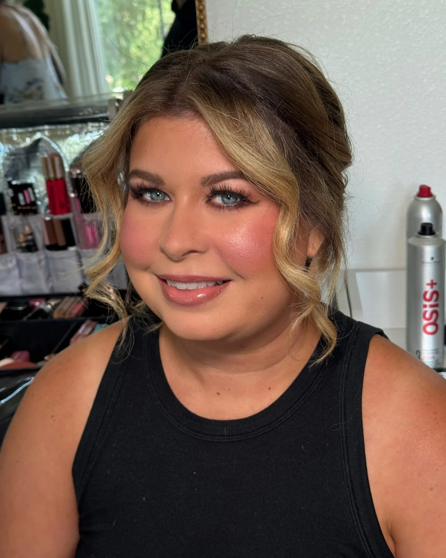 Amanda, you made a beautiful bride!! Thank you for having me glam you up!! 
Amanda requested full glam with pink hues and that is exactly what we did!! Look at those icy blue eyes!! My goodness gracious!!
Bridal Makeup Goals:
💕full glam ✔️
💕extra b