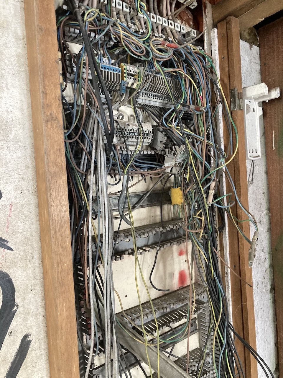 Wire to salvage on the Wengler