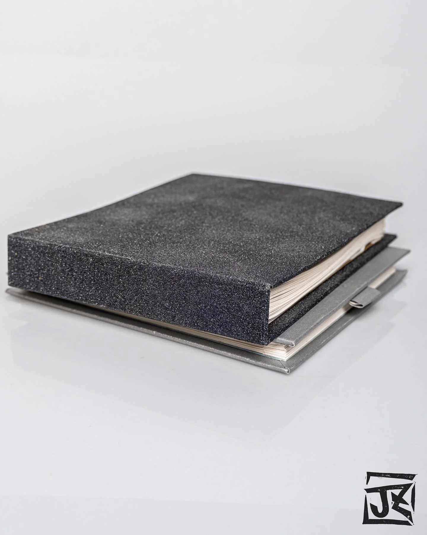 &ldquo;Skateboard Stories&rdquo; (Handmade Books, 2023)
This project explores how the skateboard mirrors the identity of its rider, highlighting the individuality and personal expression within skate culture. Documented at two of Austin&rsquo;s most 