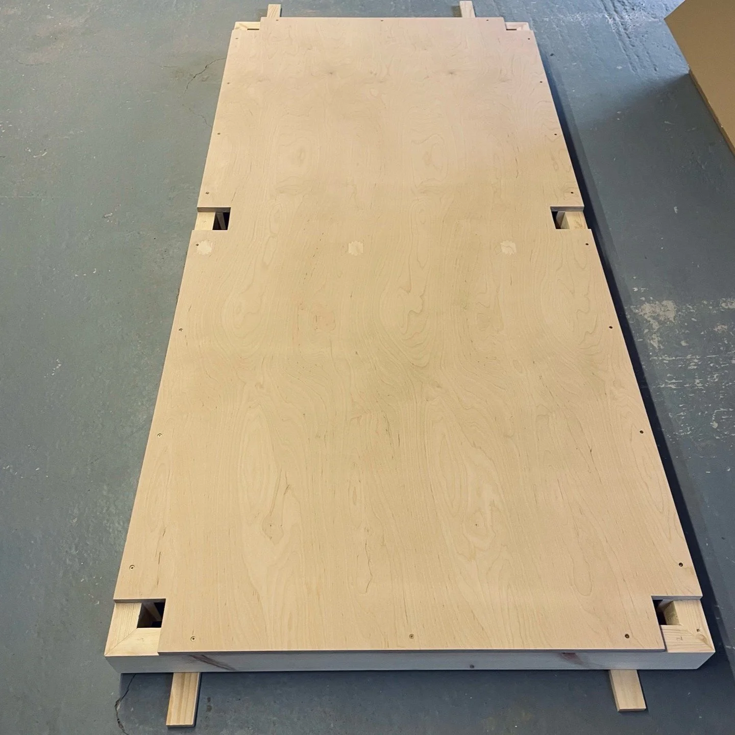 The base to the #MFT is now complete with the posts glued and screwed. Next step is glue-up of the top fame.

#workbench #workbenchbuild #mft