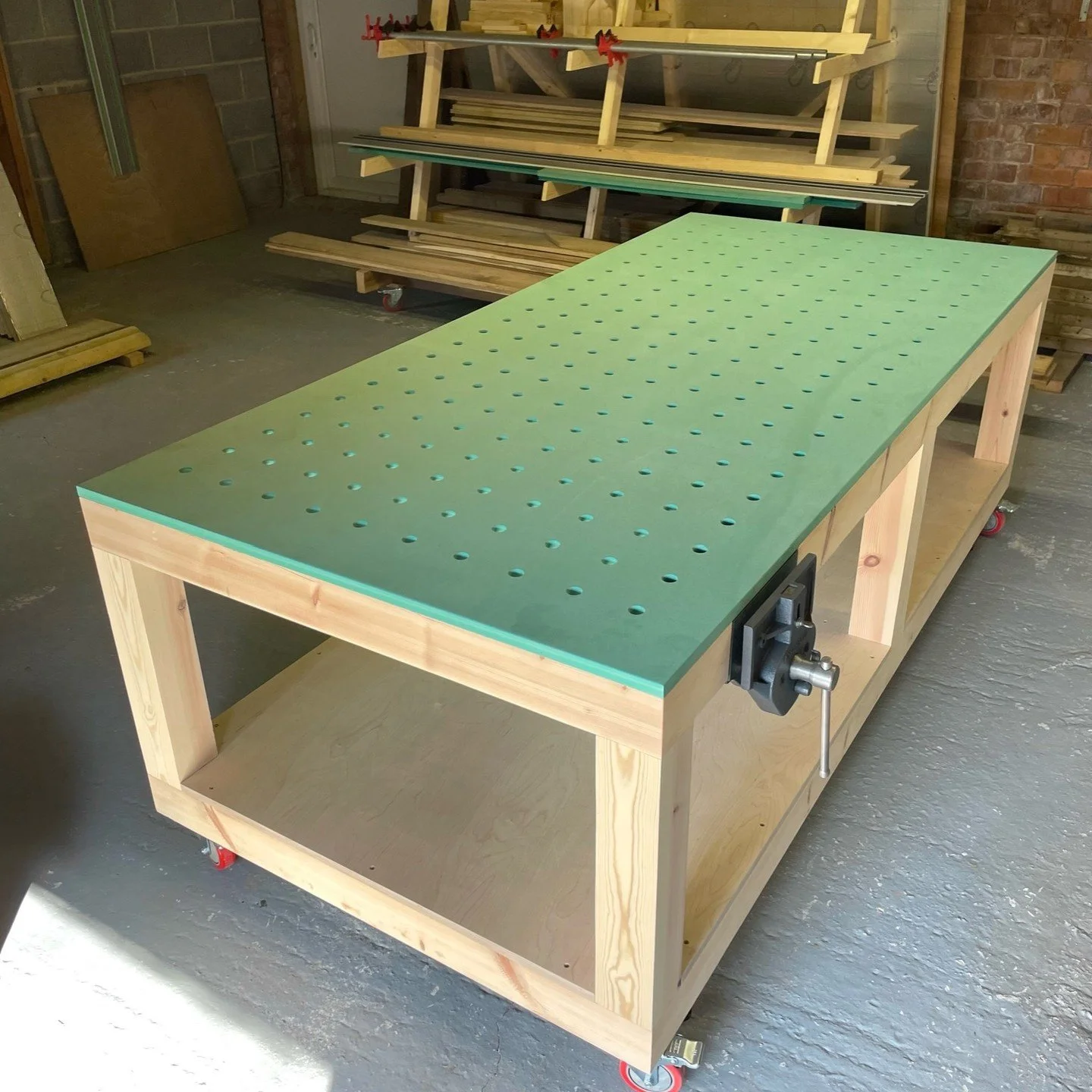 Here she is, isn&rsquo;t she a beauty! First MFT workbench completed!

Valchromat sheet supplied by @nickstimbercompany.

220 dog holes machined by @margaretreid_display_solutions on their huge CNC.

Thanks both, great customer service as always!

No