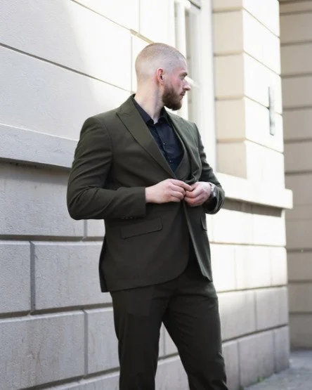 Wat je meedraagt, draagt jou straks.
Harde waarheid: Niemand gaat je helpen. Punt uit.

Dus regel het zelf maar. Niemand gaat jouw troep opruimen.

Ik weet dat het zwaar is. Verandering voelt als tegen de stroom in zwemmen.

Maar doelen geven richtin