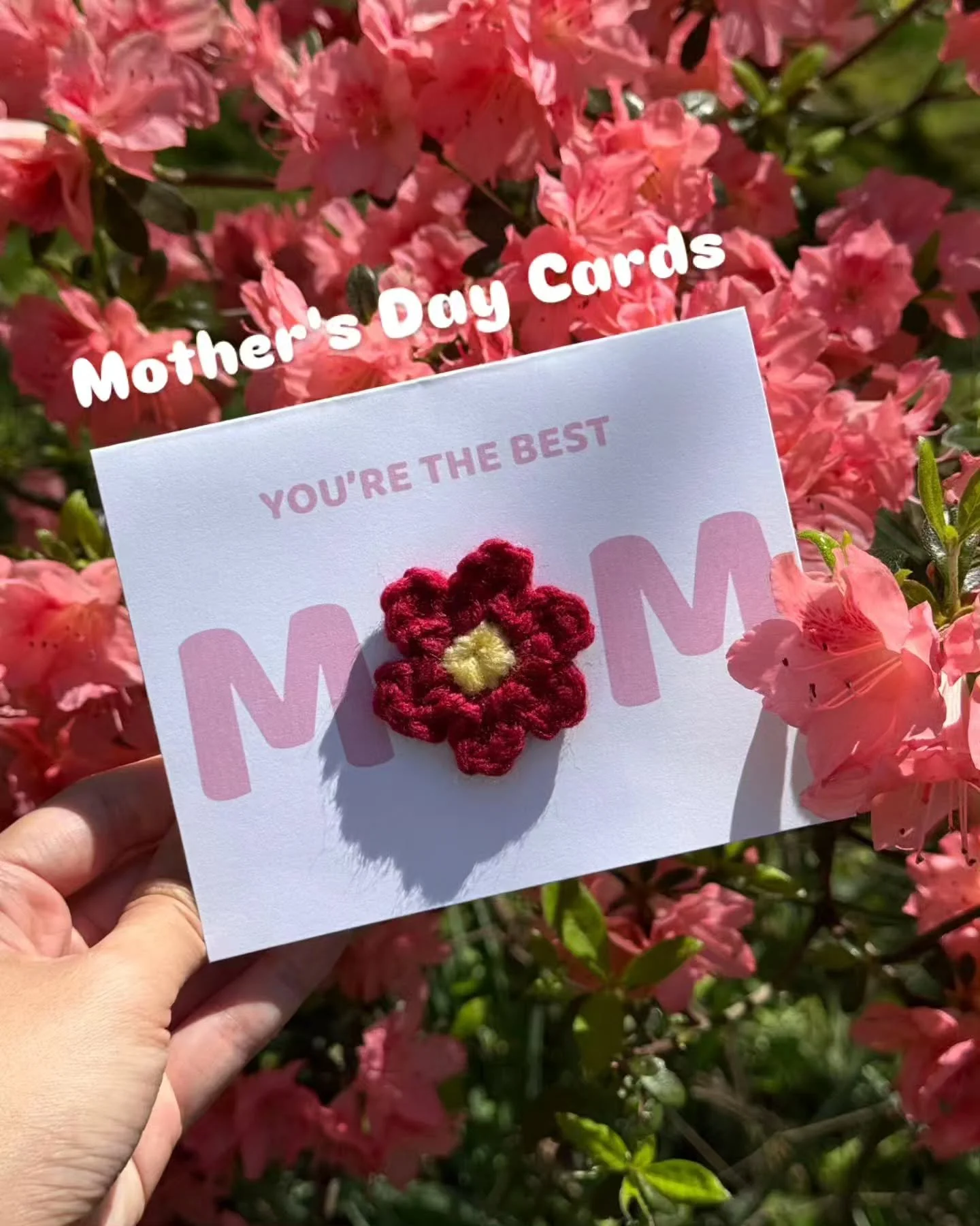 Don't forget to show appreciation for your mom with a special crochet flower card. Bring back the handwritten heartfelt notes. 

📝 I personally keep all handwritten notes I've received, sometimes even post it notes!

-----
Different color variations