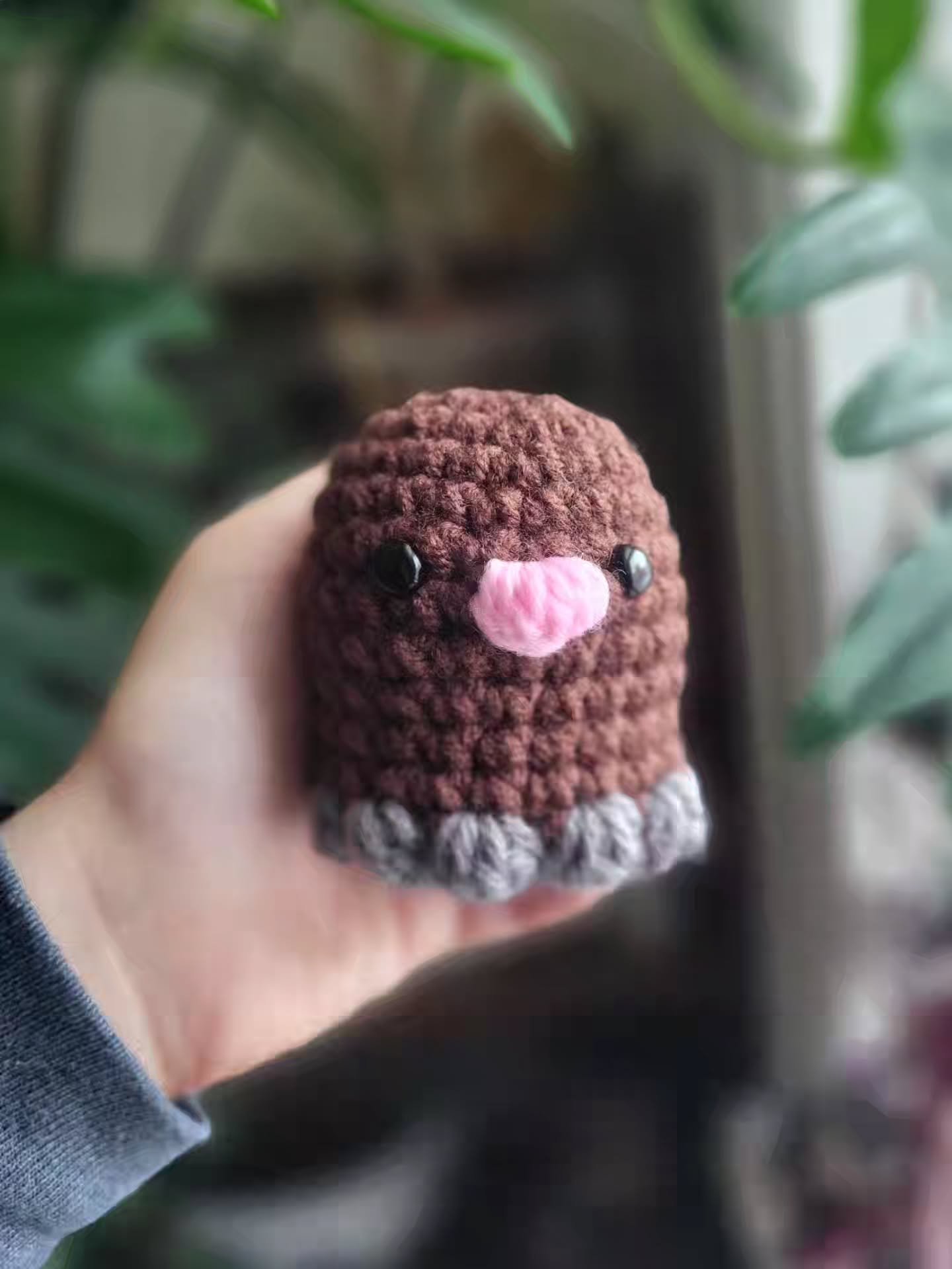 🛘 Something has awoken from the ground 

-----
Available at PS185 Spring Market
SAT (5/9)
📍8901 Ridge Blvd.
10AM-3PM

-----
Pattern by @squid_crochets

#diglett #crochetplushie #crochetmole