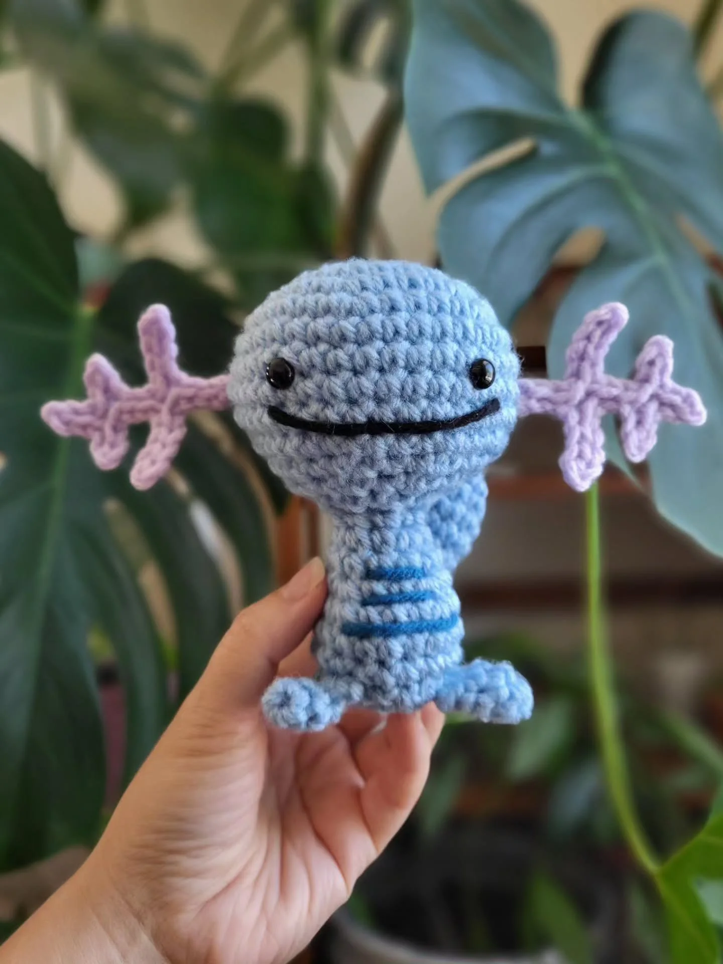 Me staring into your window patiently waiting to hang out 🙂 

-----
Pattern by

#crochetplushie #crochetartist #artistalley #wooper #brooklynsmallbusiness