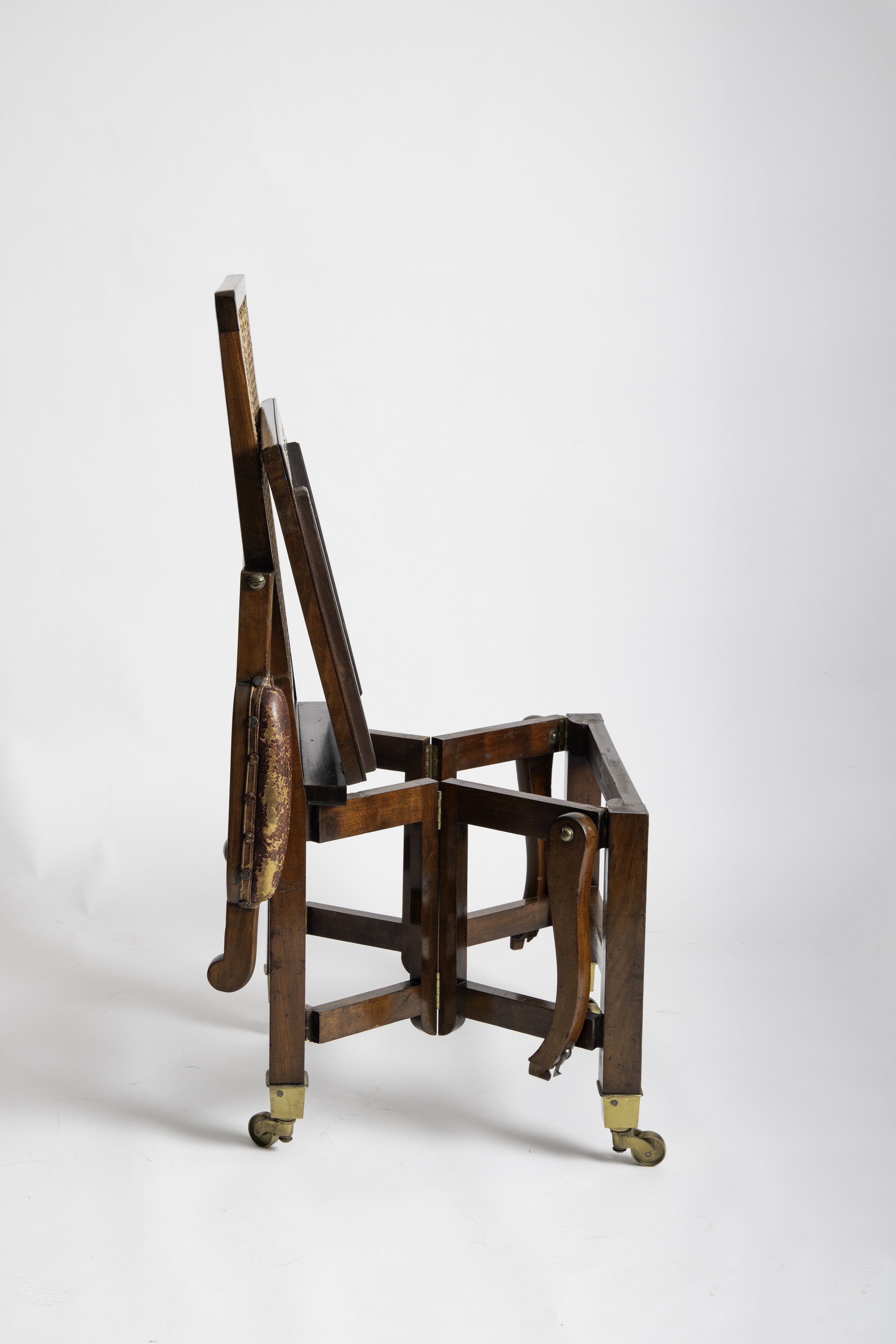 Folding mahogany leg structure and hinged mechanism of the campaign armchair