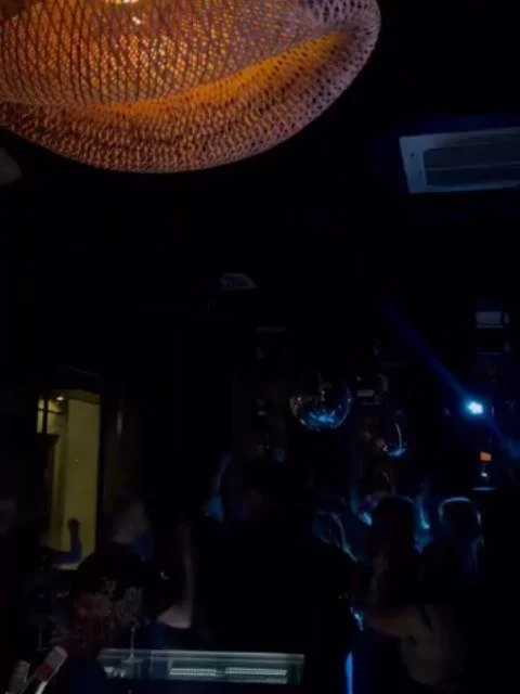 Corporate Event im Max &amp; Moritz Social Club in M&uuml;nchen &ndash; was f&uuml;r eine Stimmung! 🎧✨
Ich durfte den Abend musikalisch begleiten und ihr habt die Tanzfl&auml;che von Anfang an zum Beben gebracht. Es wurde getanzt, mitgesungen und bi