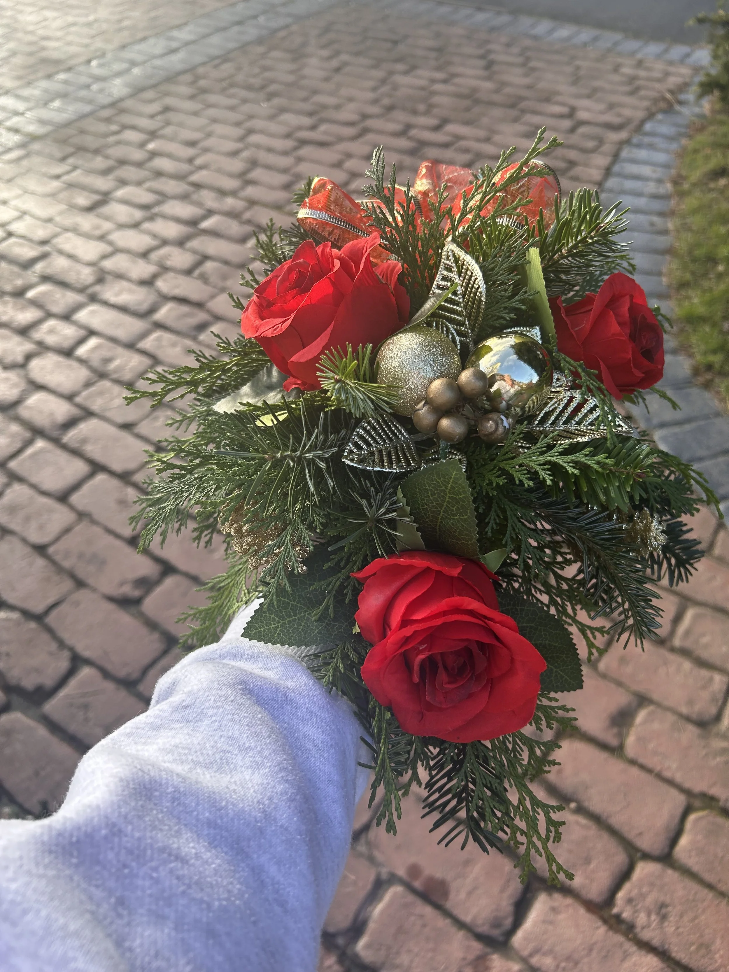 Red Rose Grave Oasis Spray