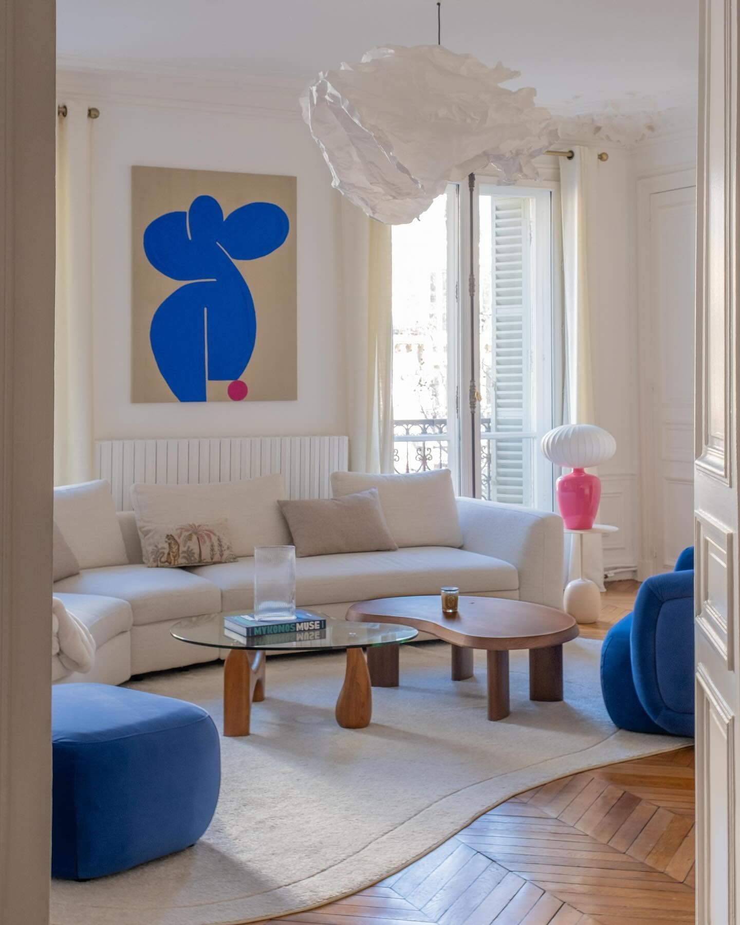 &bull;CHARONNE&bull; 💙

📸 @sarah_khodri 

#decoratricedinterieur#nvgallery#decoration#design#homedesign#decoratricedinterieur#interiordesign#salon#sejour#decorationsalon#decora&ccedil;&atilde;o#designdeinteriores#nvgallery#paris#appartement#apparte