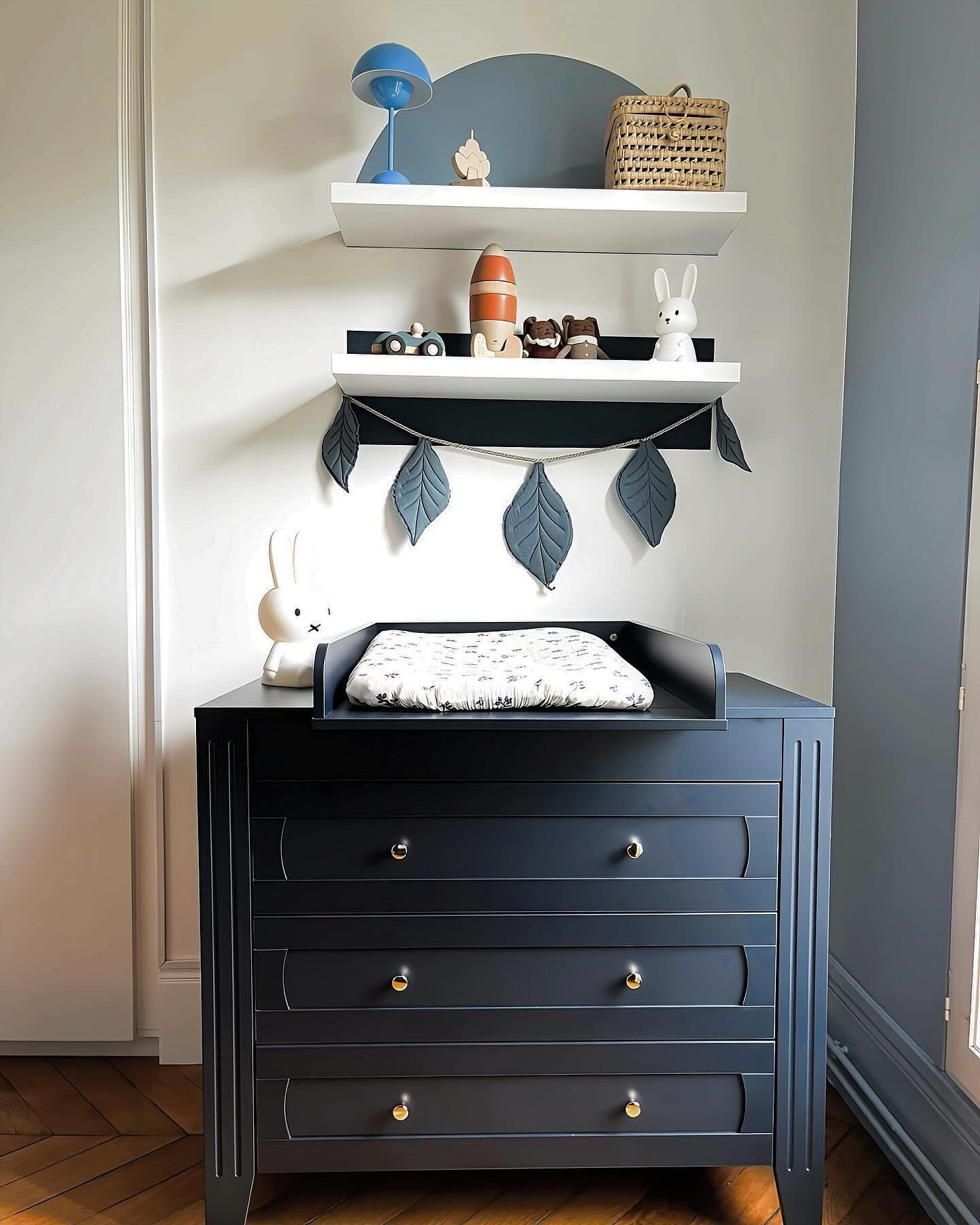 &bull; CHARONNE &bull;
Le petit coin &agrave; langer des petits jumeaux avec une arche que j&rsquo;ai imagin&eacute; pour donner de la rondeur &agrave; la chambre 💙💙

#decoration#decoratricedinterieur#paris#chambrebebe#chmabrejumeaux#twins#babyroom