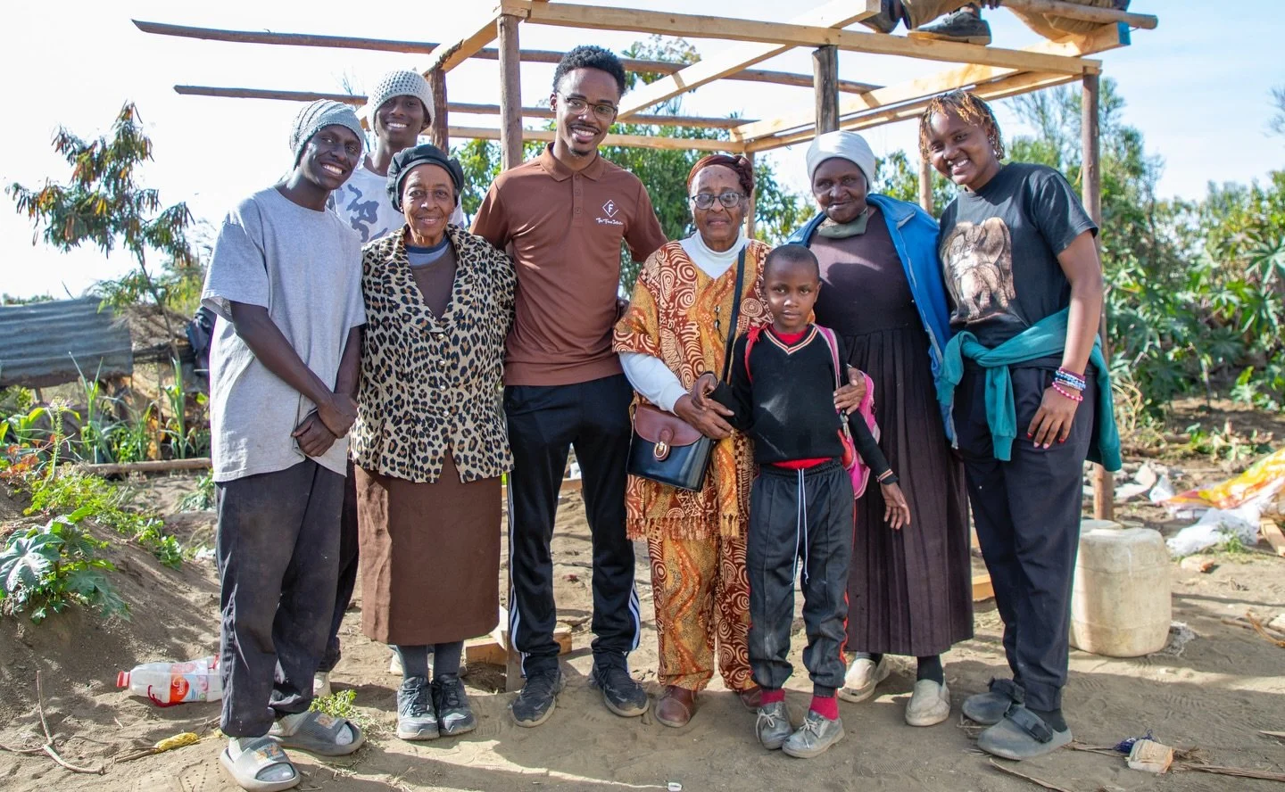 🇰🇪#SHARE: Last month in Kenya, we watched something powerful happen right in front of us.

🤯 @myfocusinitiative was able to FULLY FUND and witness the building of a community kitchen for families living in an extremely underserved community. One o