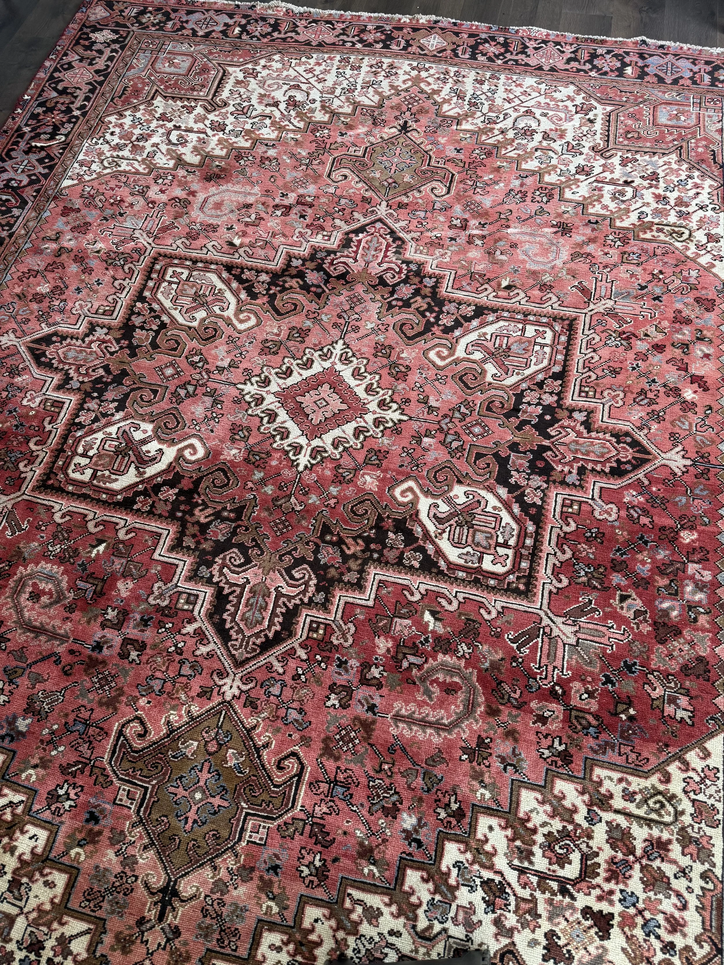 Vintage 9' x 12' Striking Persian Heriz Wool Rug
