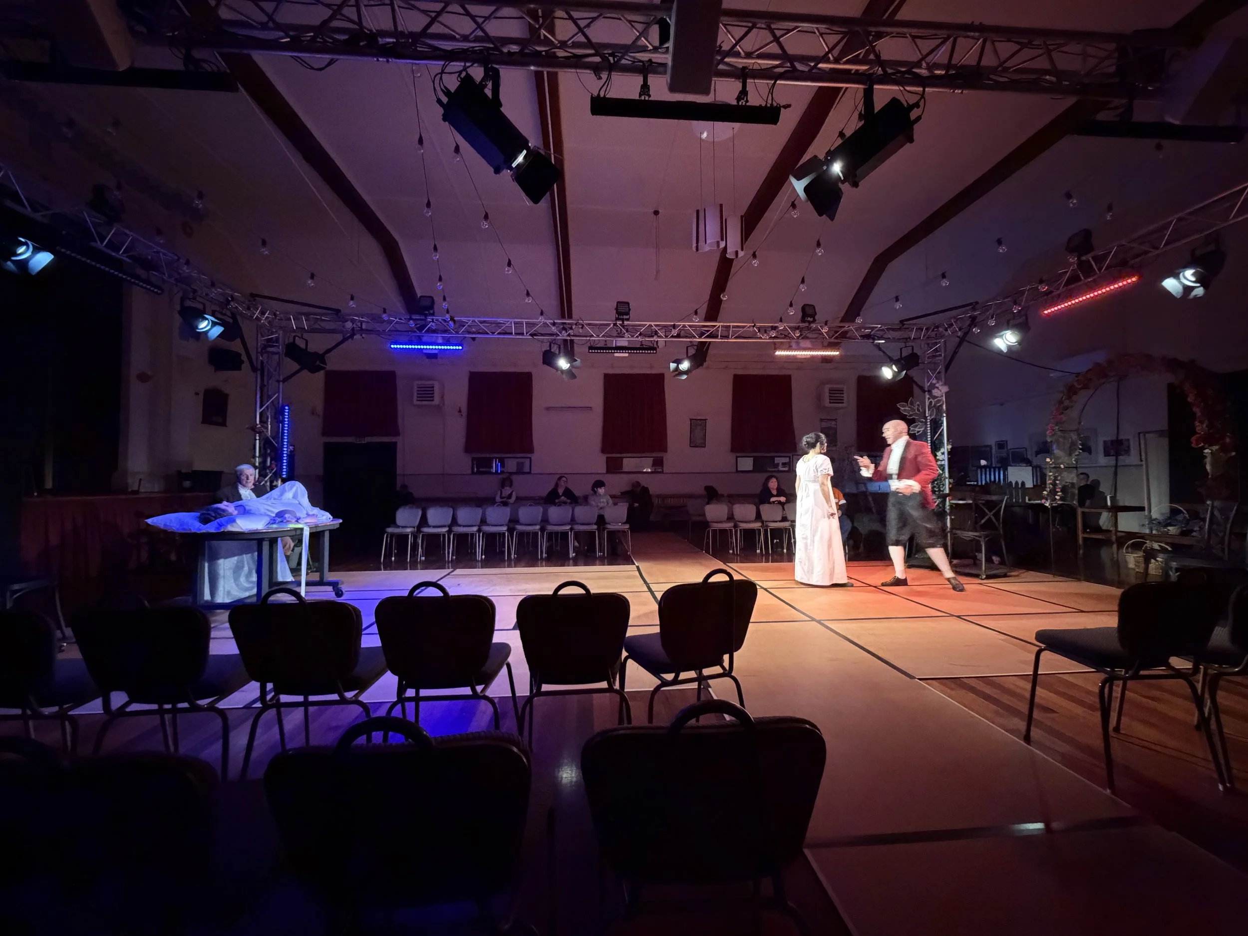 Truss structure with lighting