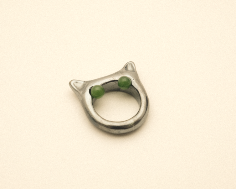 The Unlucky cat Ring.

In honour of the neighbourhood’s black cat, once burdened by the ‘bad omen’ stereotype, this piece reflects how fear and superstition fade with time, replaced by familiarity, affection, and quiet presence.

Materials: Silver, n