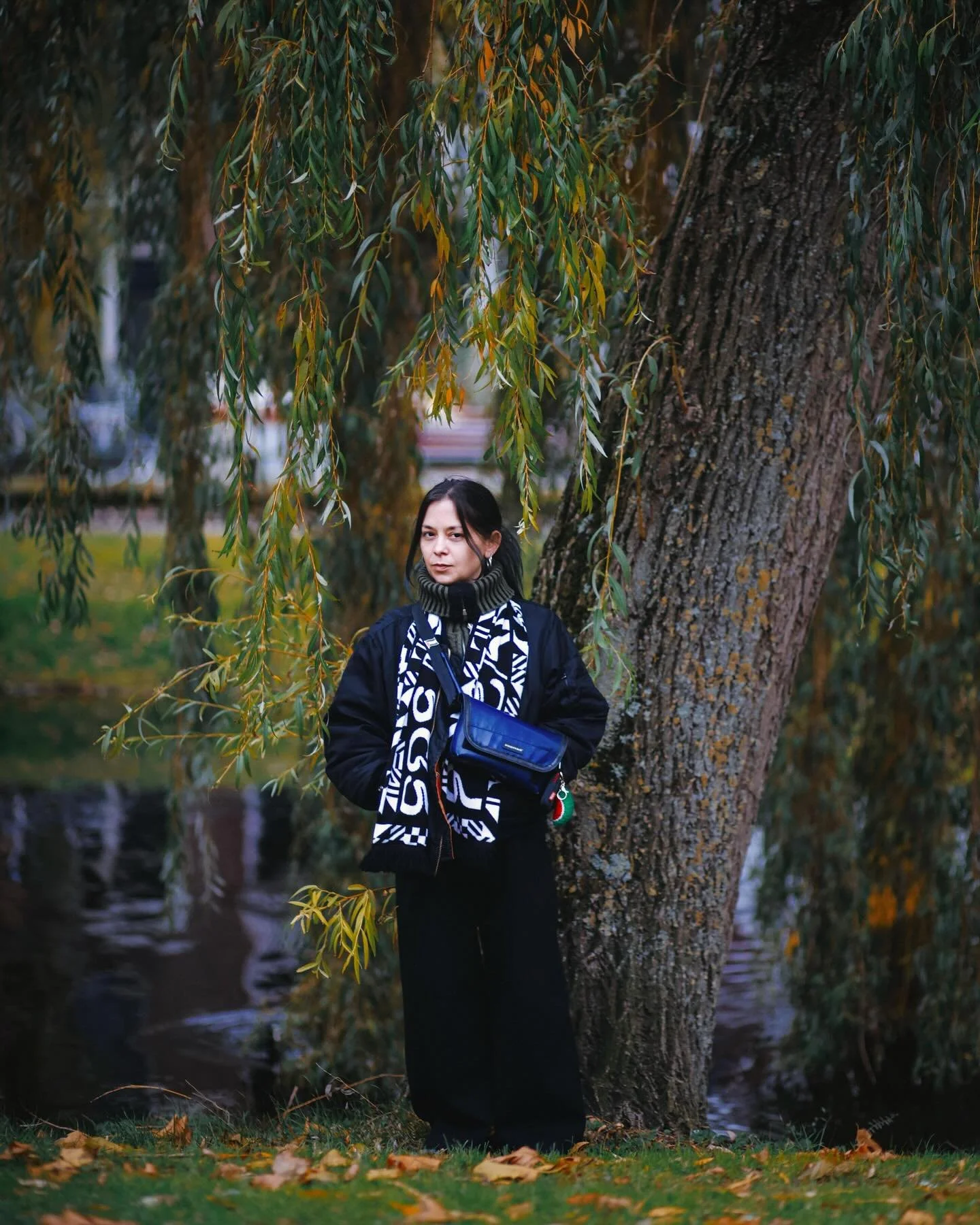 courtney standing next to noordsingel for an autumnal portrait wearing a @freakydancing scarf