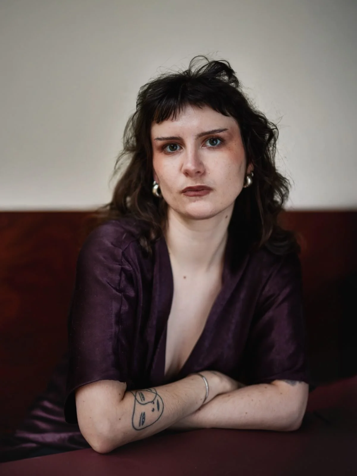 a portrait of the lovely @petravonc using @fajne.rotterdam as the aubergine-toned backdrop, everything perfectly coincided / merci for trusting me with shooting your portraits 💗