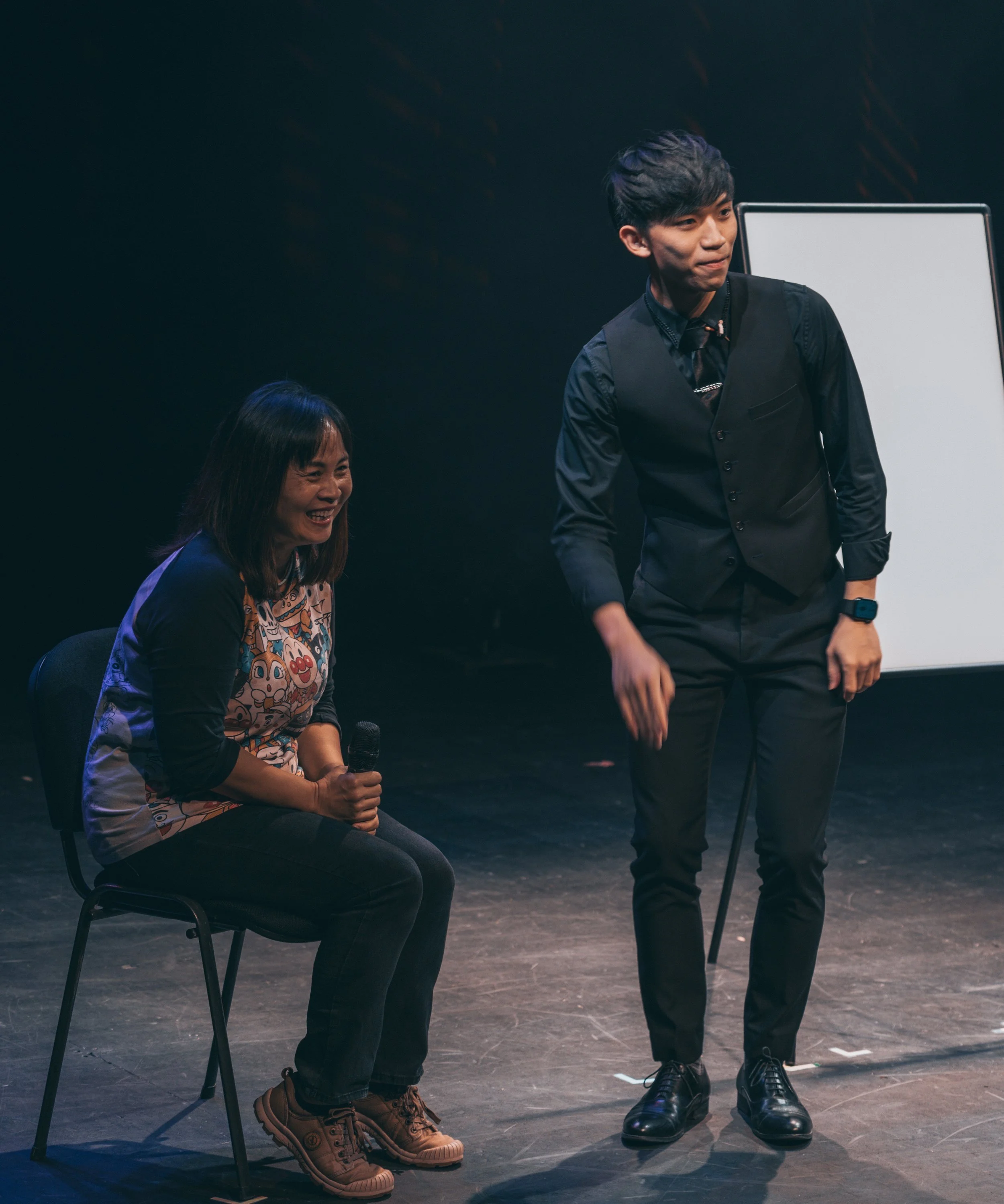 Macau magician Matt Tran stage interactive magic 澳門魔術師Matt 舞台互動魔術表演.jpg