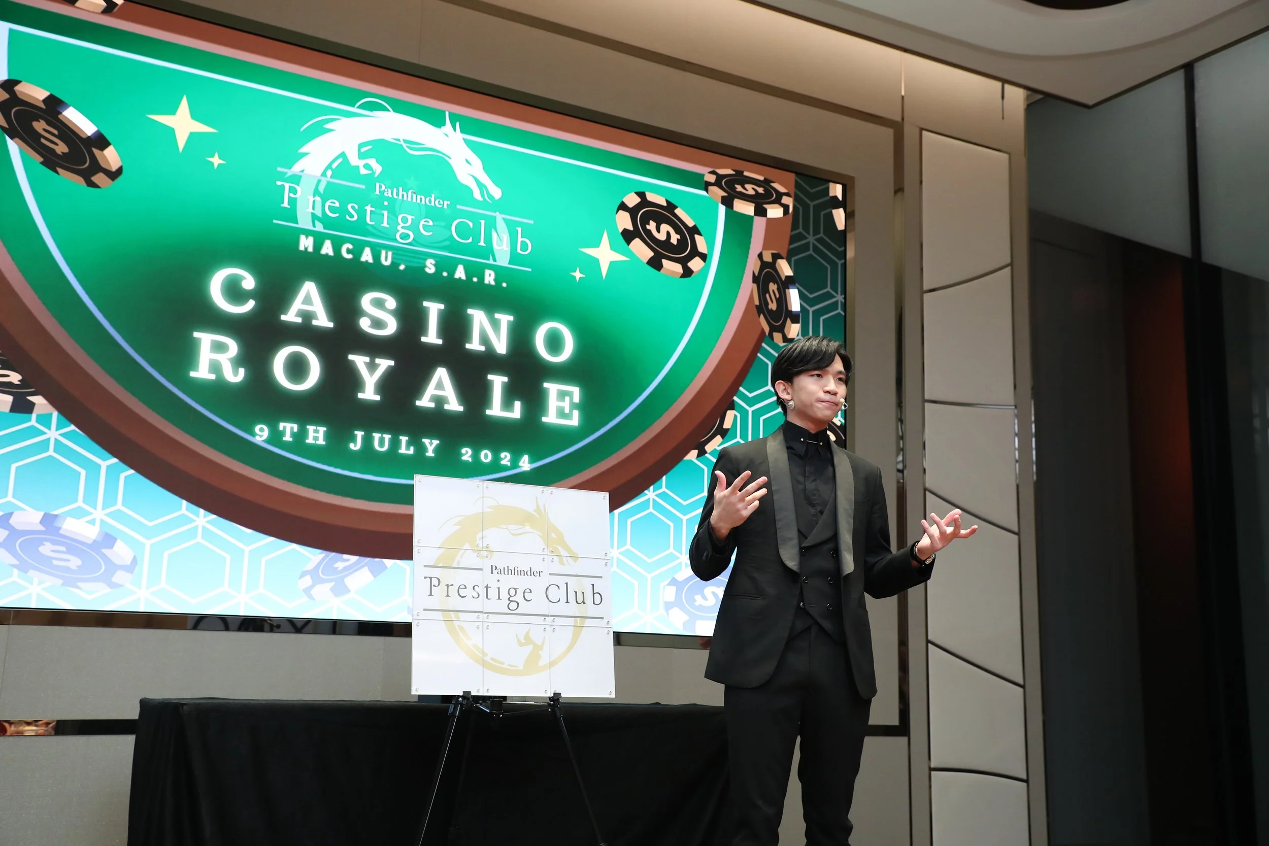 Macau magician Matt Tran stage interactive magic 澳門魔術師Matt 舞台互動魔術表演  pathfinder gala dinner.JPG