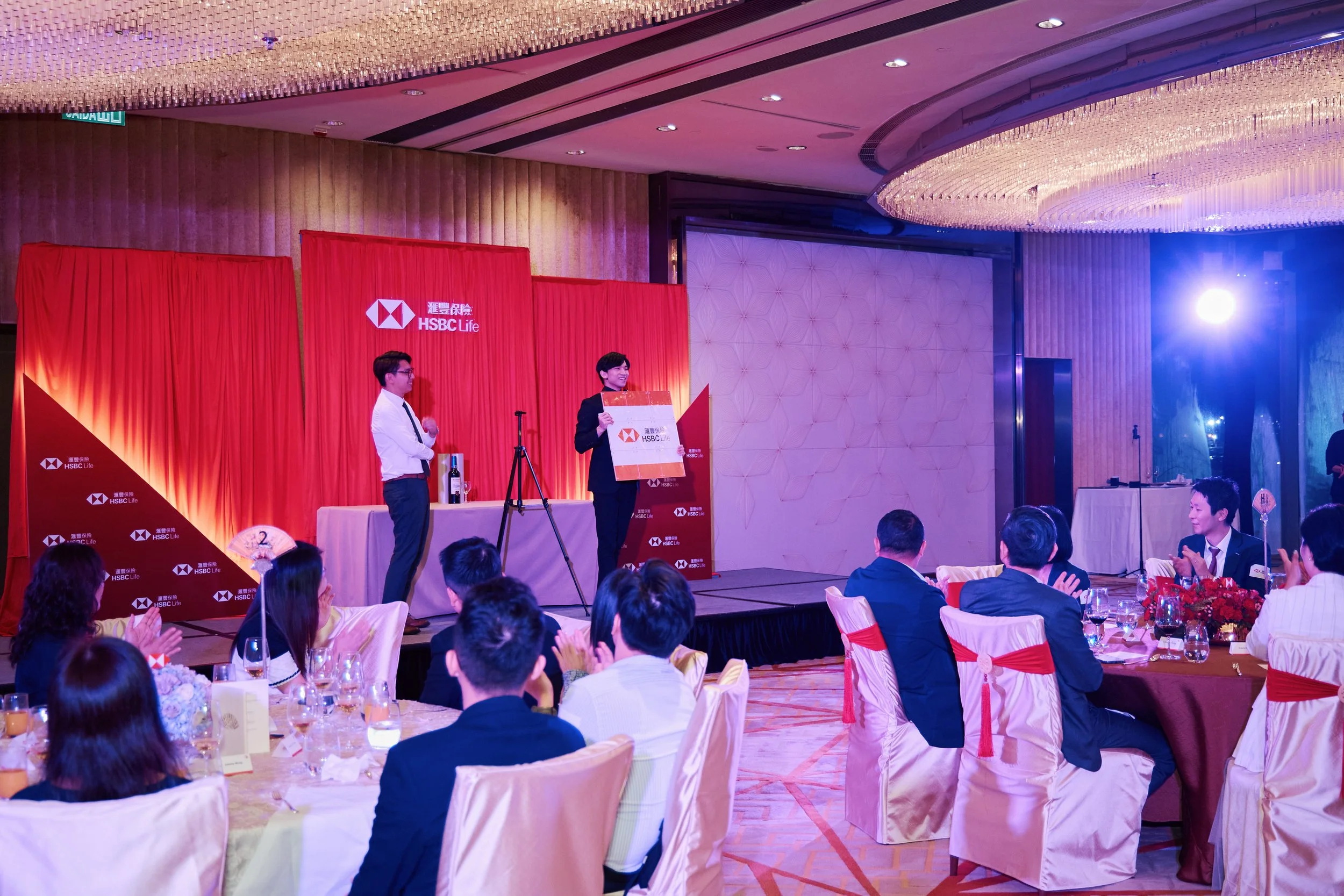 Macau magician Matt Tran stage interactive magic 澳門魔術師Matt 舞台互動魔術表演  hsbc gala dinner.JPG