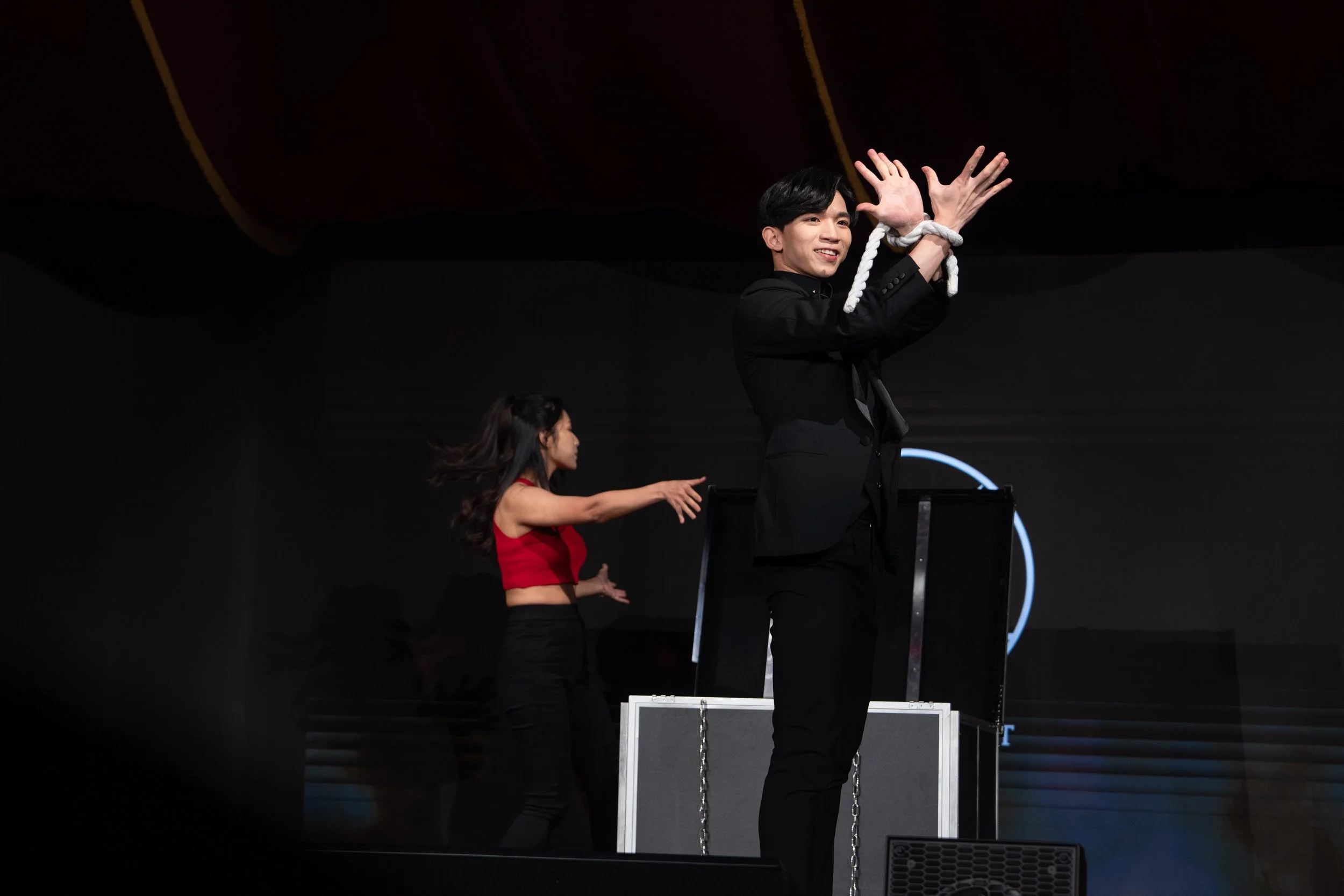 Macau magician Matt Tran stage illusion magic 澳門魔術師Matt 大型幻象魔術表演 刀鋸美人 wynn macau.jpg