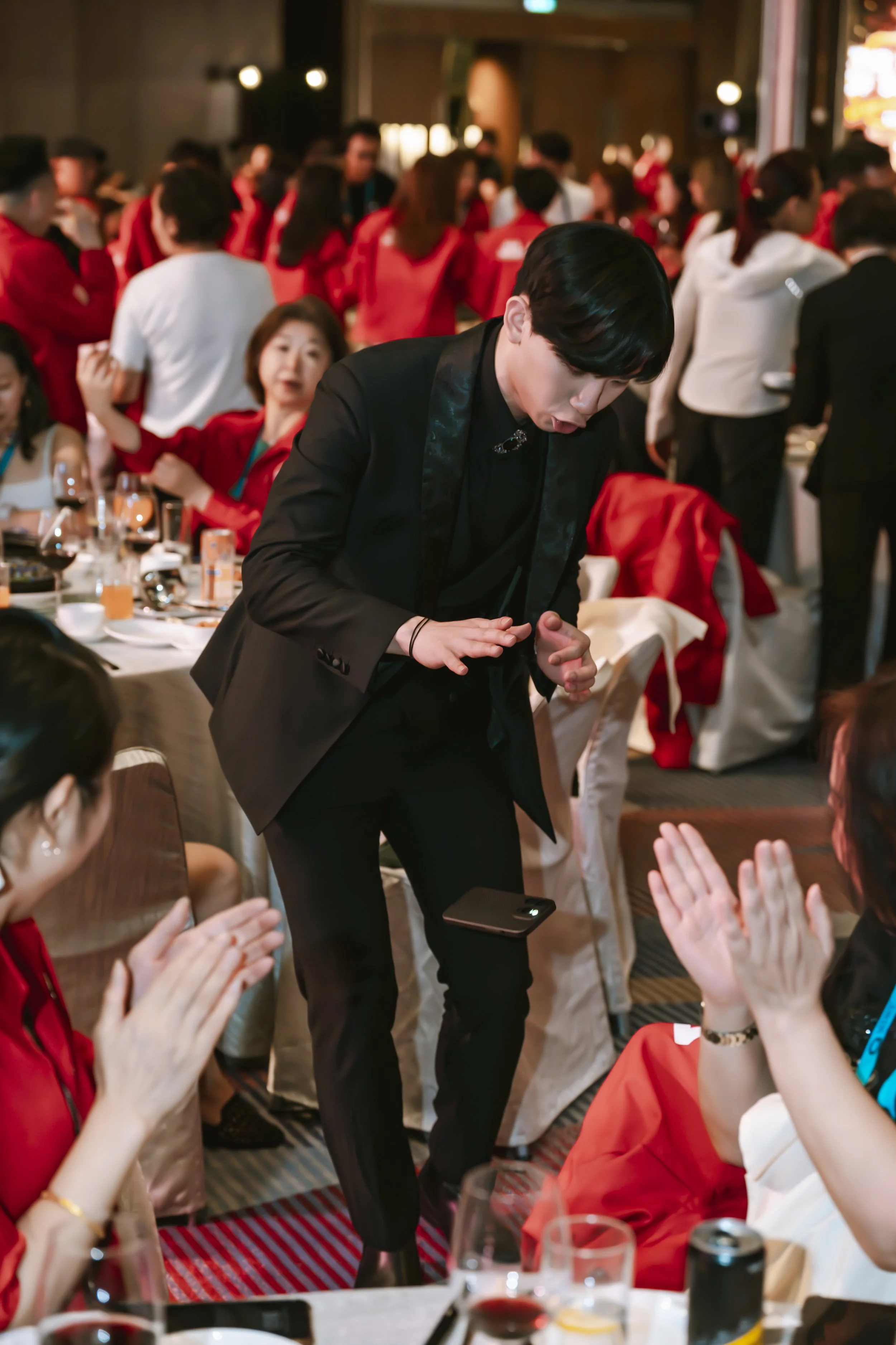 Macau magician Matt Tran close up magic 澳門魔術師Matt 近距離魔術表演 macau tower 旅遊塔 AIA MDRT Global Conference gala dinner.jpg