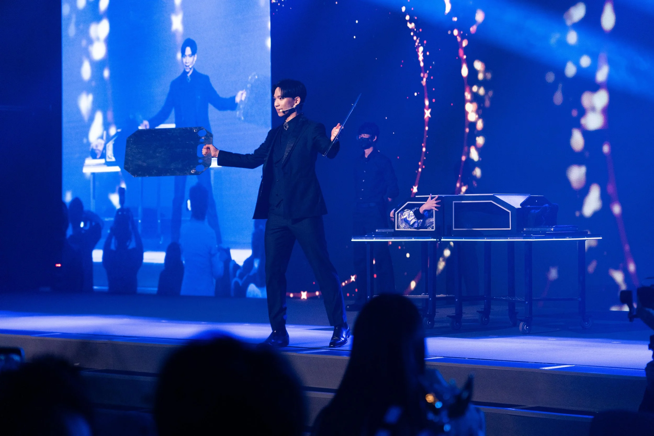 Macau magician Matt Tran Illusion magic 澳門魔術師Matt 大型幻象 魔術表演 AIA 週年 晚宴 頒獎禮 新濠影匯 AIA Annual Award Presentation Gala Dinner Studio City.JPG