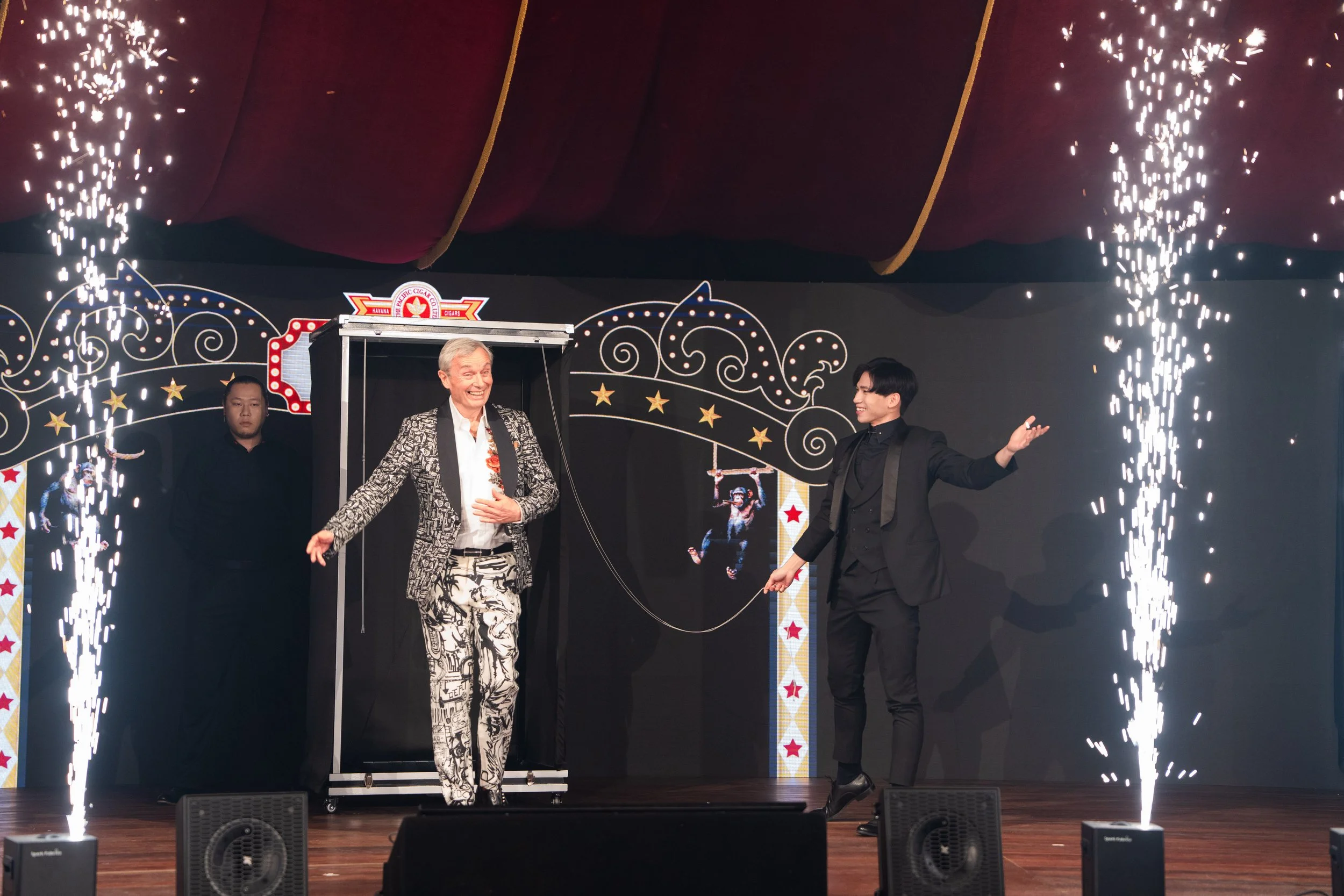 Macau magician Matt Tran stage illusion magic 澳門魔術師Matt 大型幻象魔術表演 刀鋸美人 wynn macau.jpg