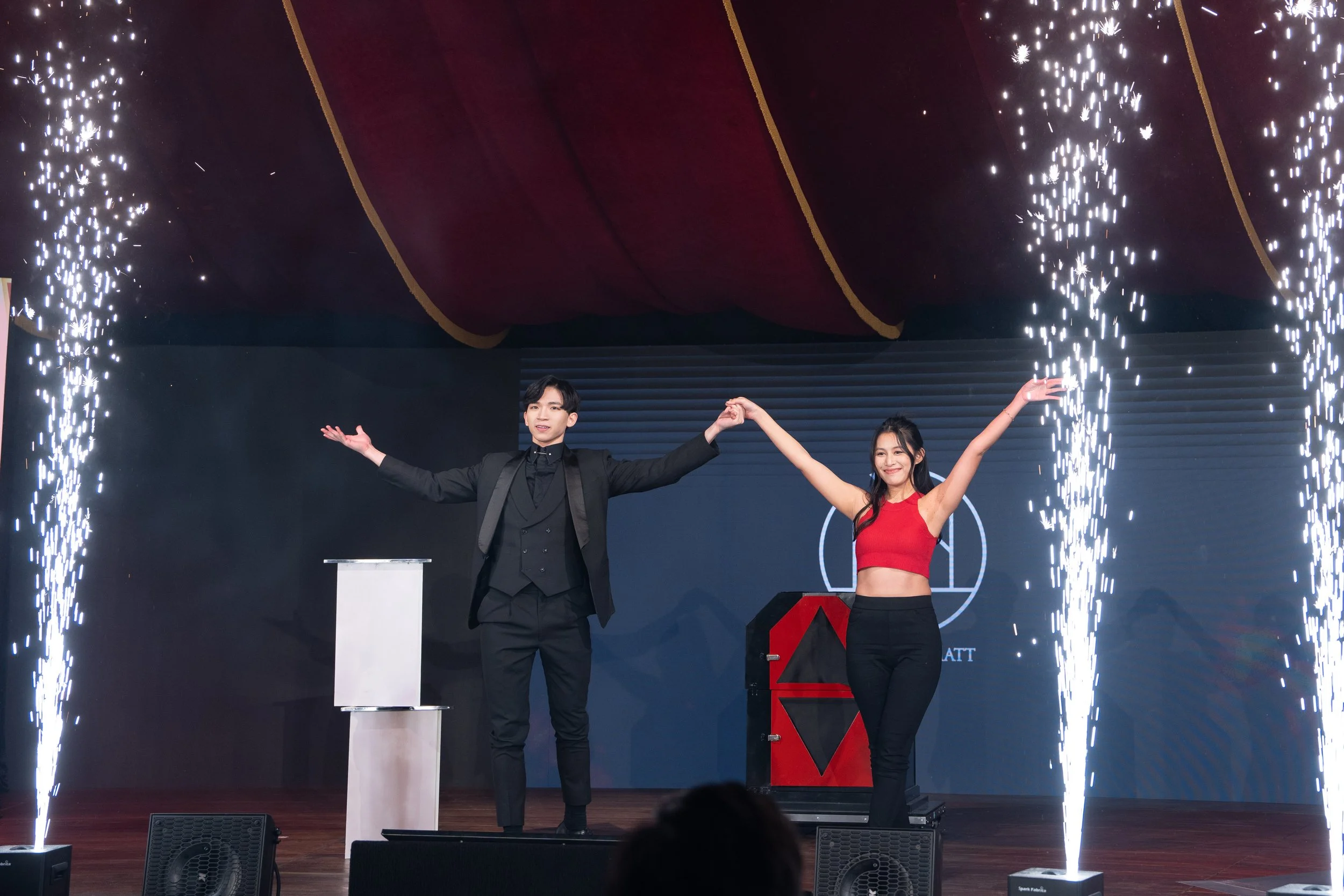 Macau magician Matt Tran stage illusion magic 澳門魔術師Matt 大型幻象魔術表演 刀鋸美人 wynn macau.jpg
