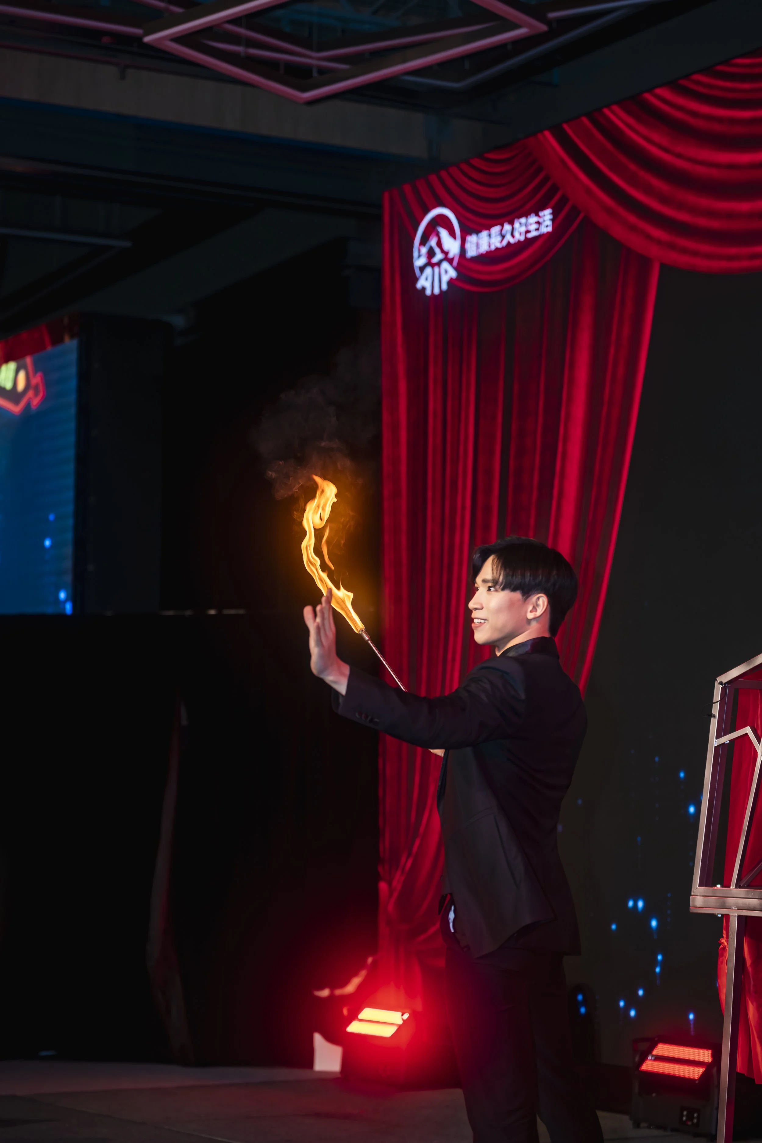 Macau magician Matt Tran stage illusion magic 澳門魔術師Matt 大型幻象魔術表演 刀鋸美人 macau tower 旅遊塔 AIA MDRT Global Conference gala dinner.jpg